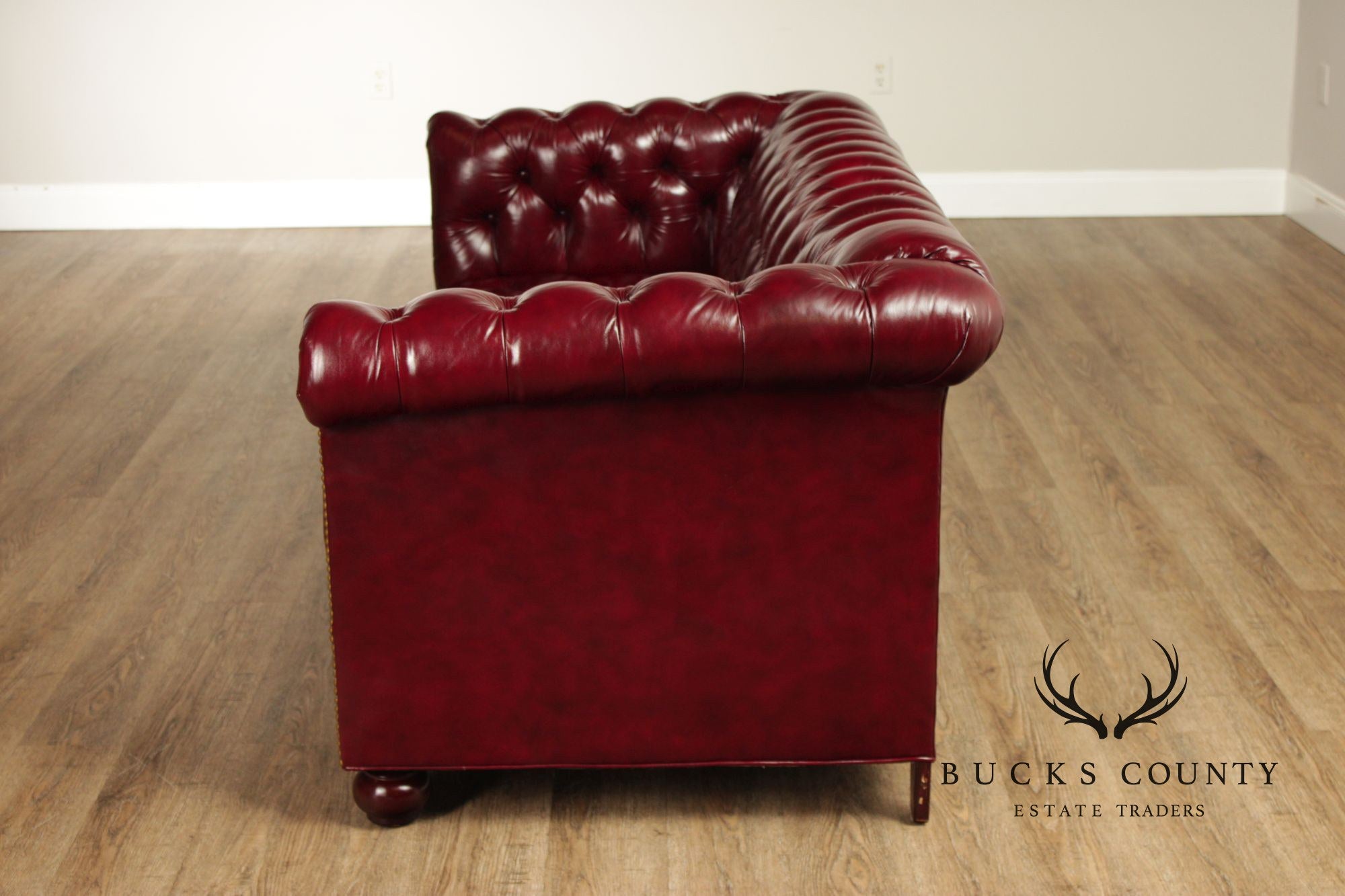 Chesterfield Style Tufted  Leather Leather Sofa