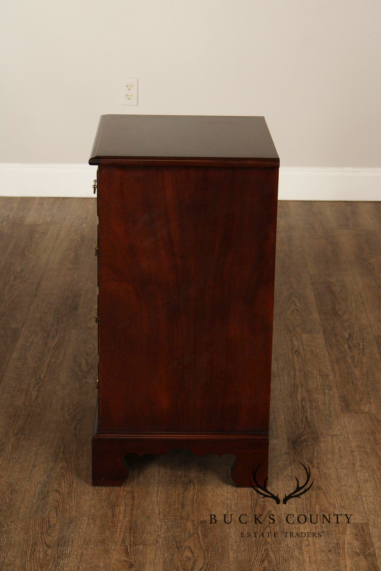 Georgian Style Mahogany And Burlwood Nightstand Chest Of Drawers