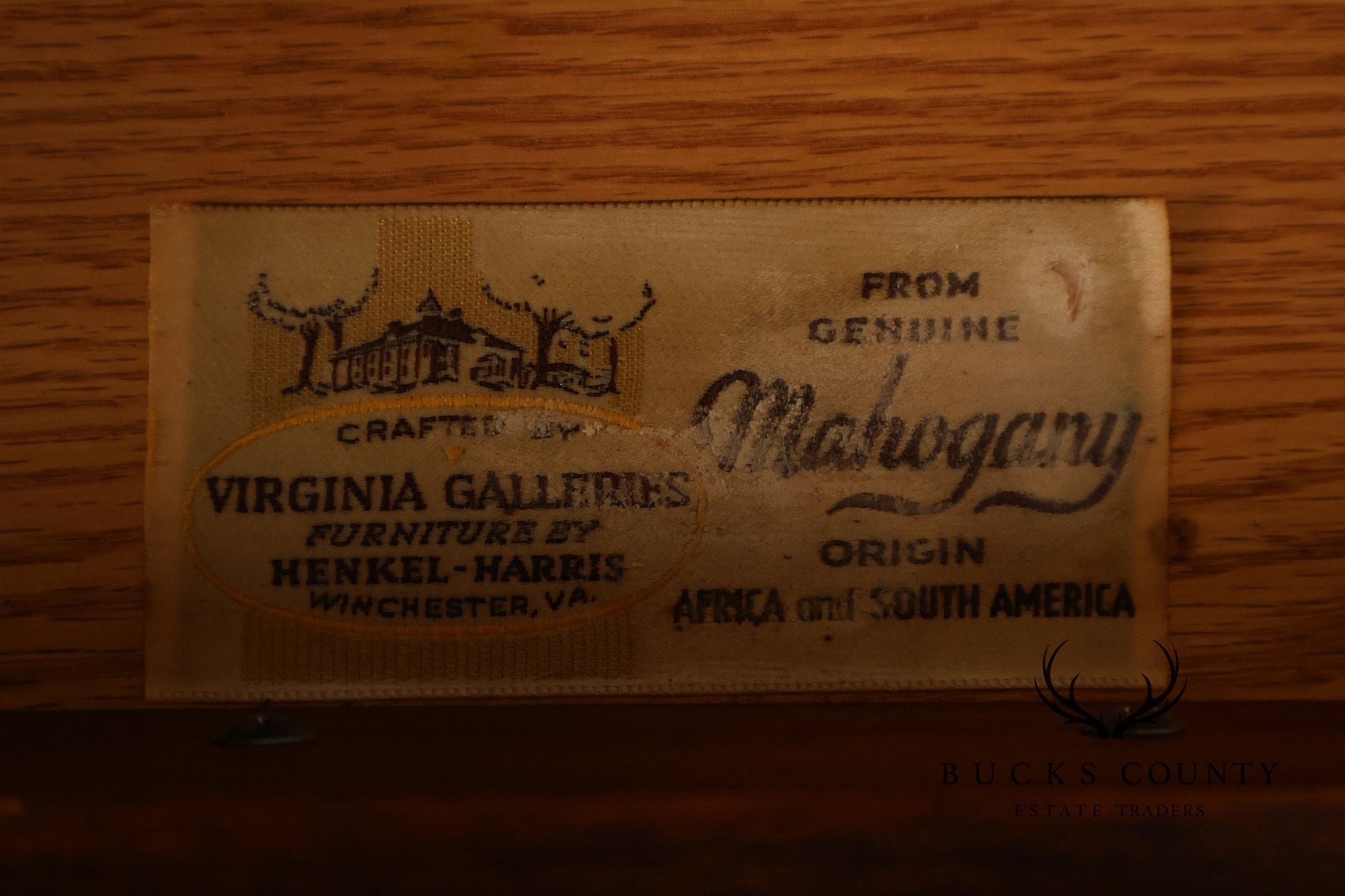 Henkel Harris Virginia Galleries Queen Anne Style Pair Of Mahogany One Drawer Nightstands