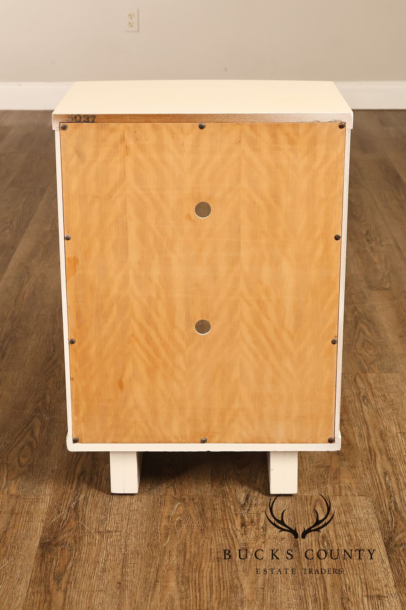 Rway Mid Century Modern Pair of White Lacquer Nightstands
