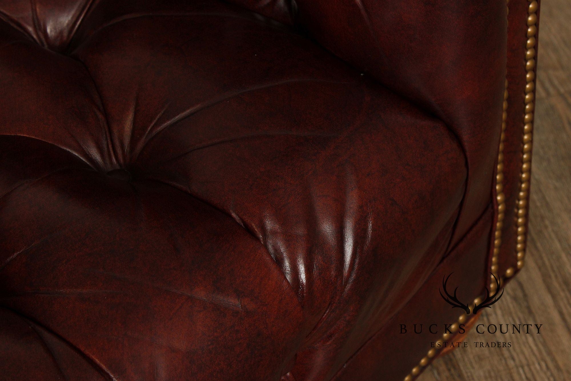 English Traditional Style Vintage Leather Chesterfield Sofa