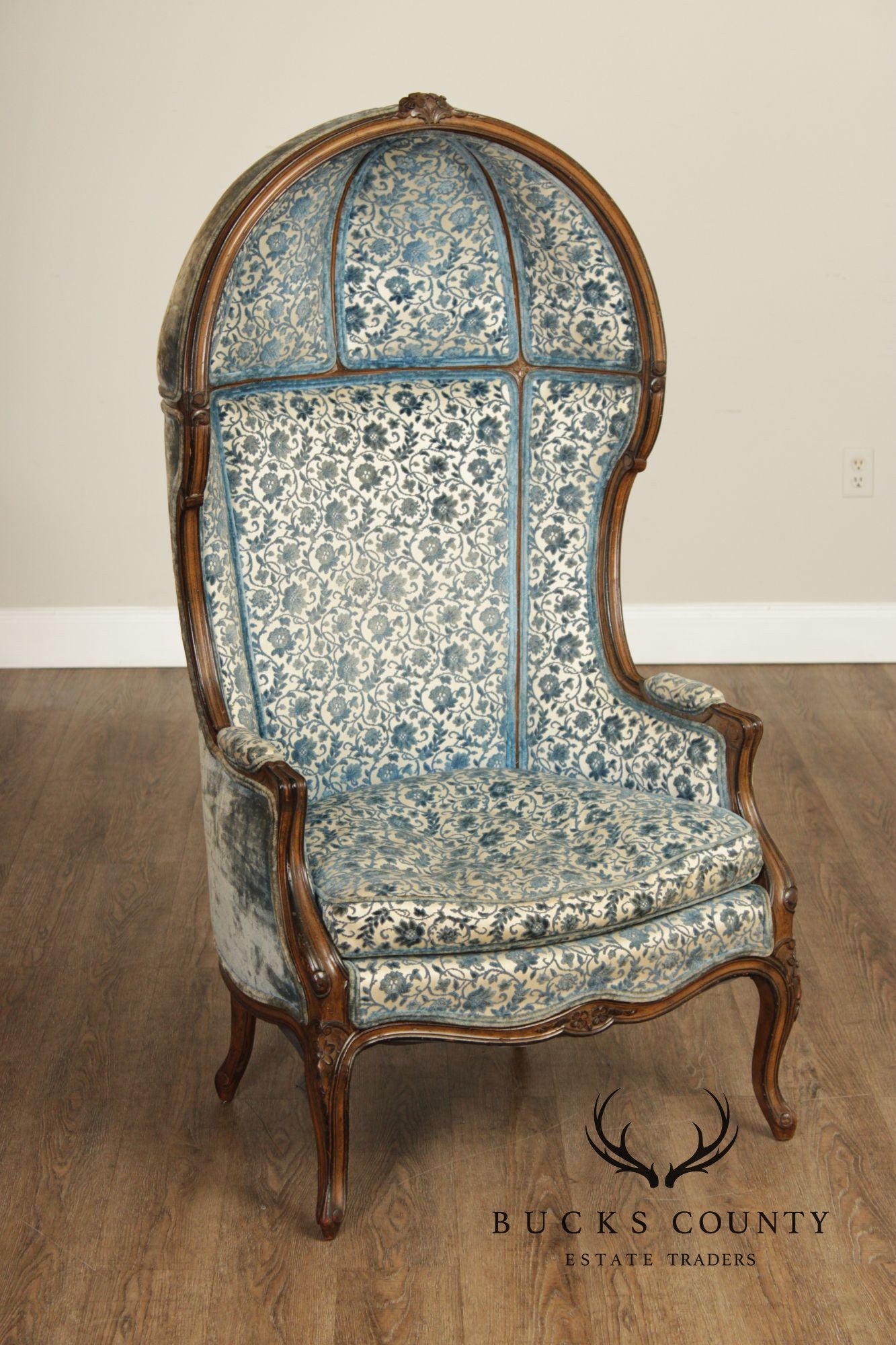 French Louis XV Style Carved Frame Porter's Chair