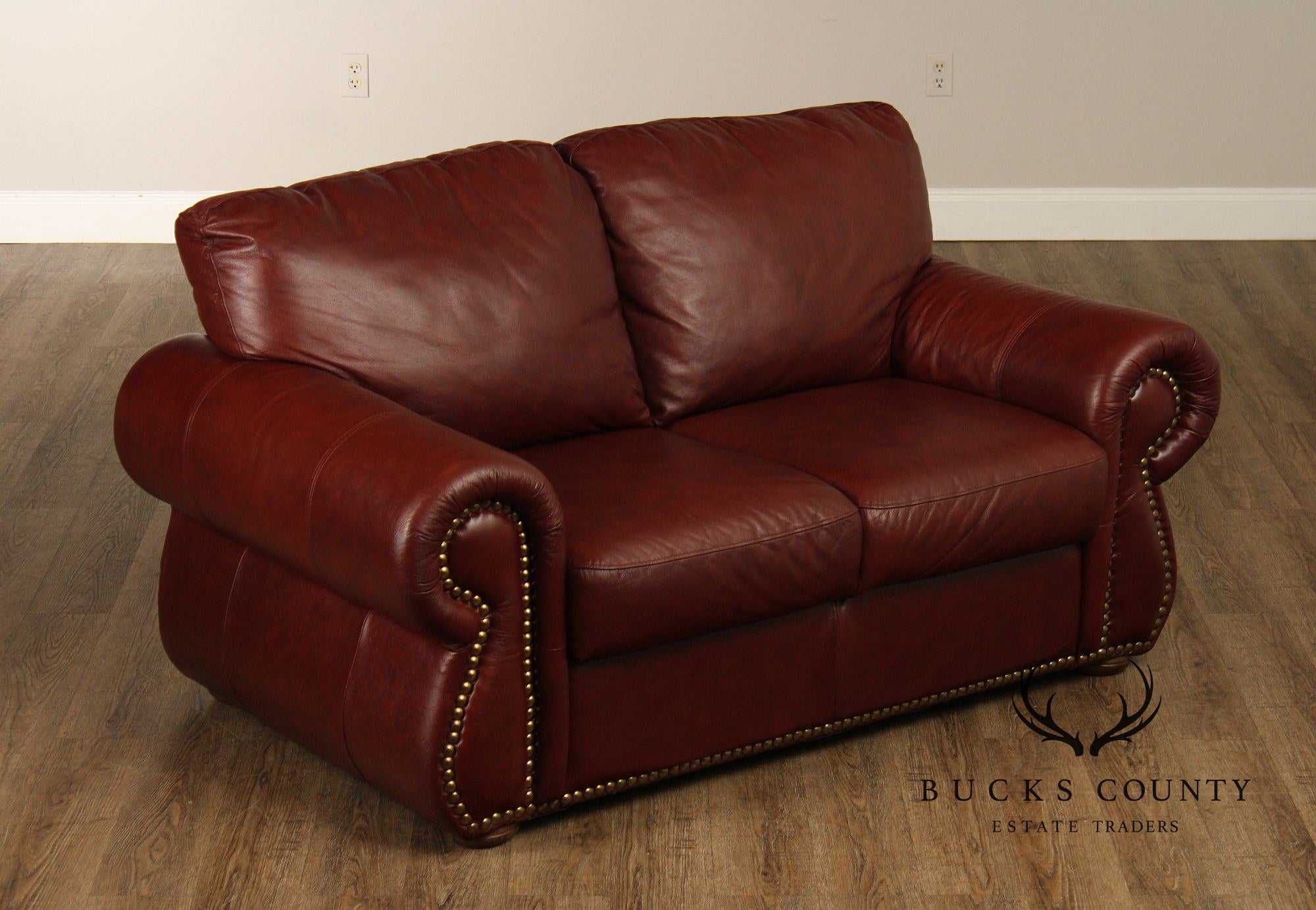 Traditional Leather Loveseat