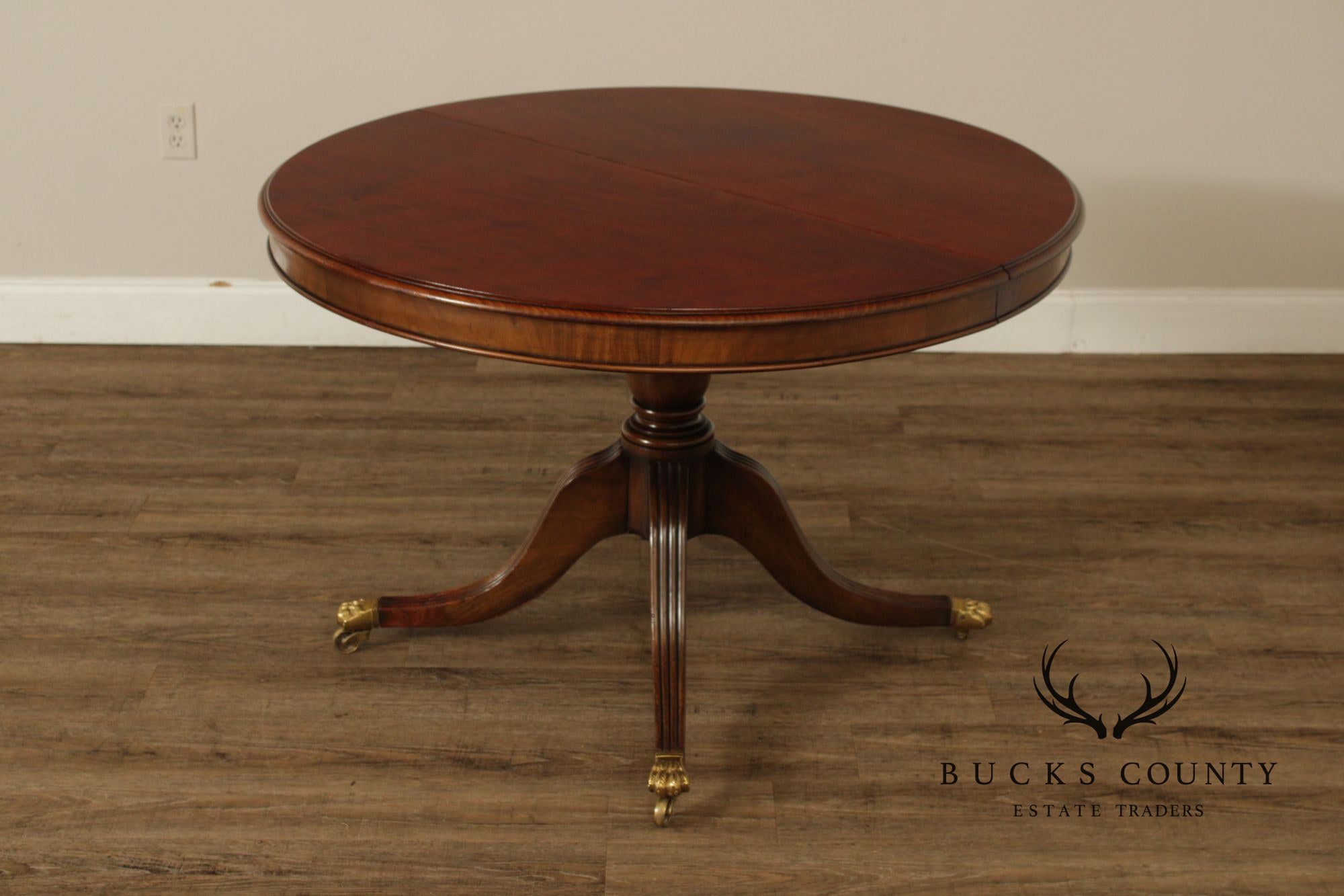 English Regency Style Antique Mahogany Round Pedestal Dining Table With Leaf