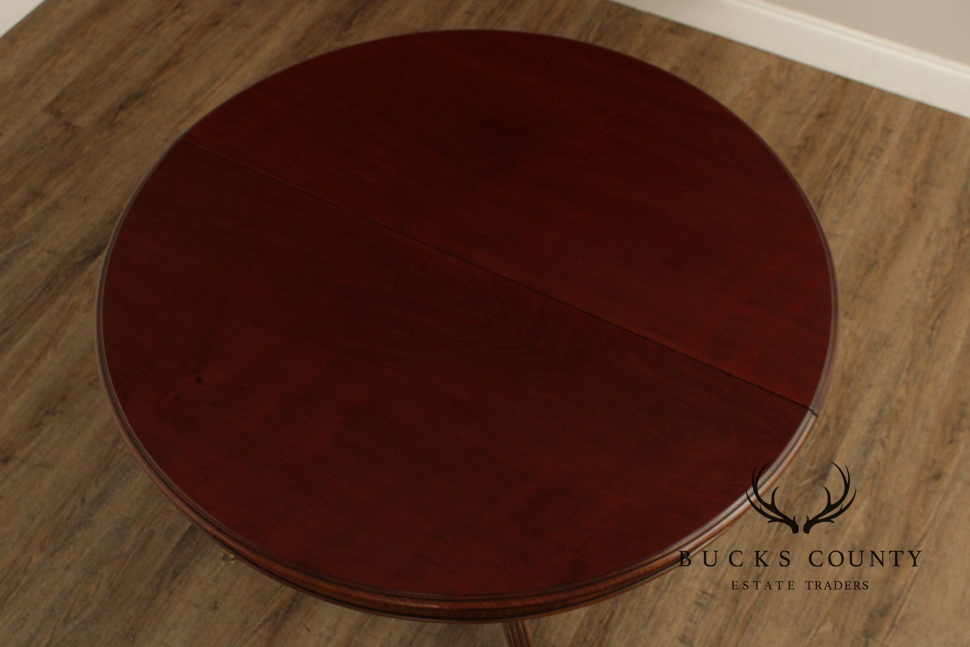 English Regency Style Antique Mahogany Round Pedestal Dining Table With Leaf