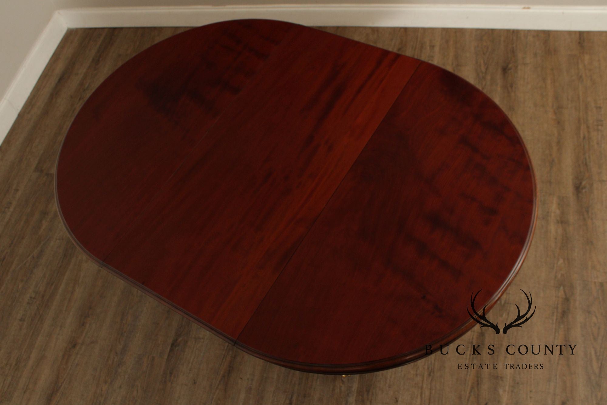 English Regency Style Antique Mahogany Round Pedestal Dining Table With Leaf