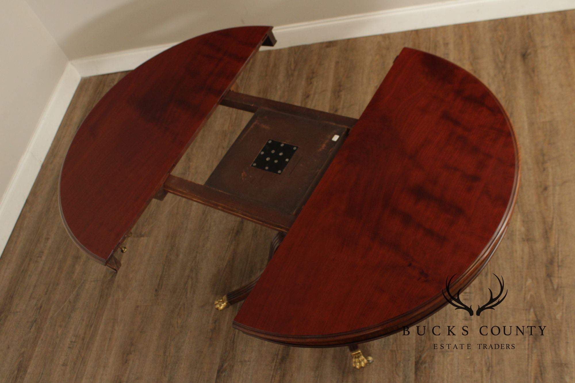 English Regency Style Antique Mahogany Round Pedestal Dining Table With Leaf