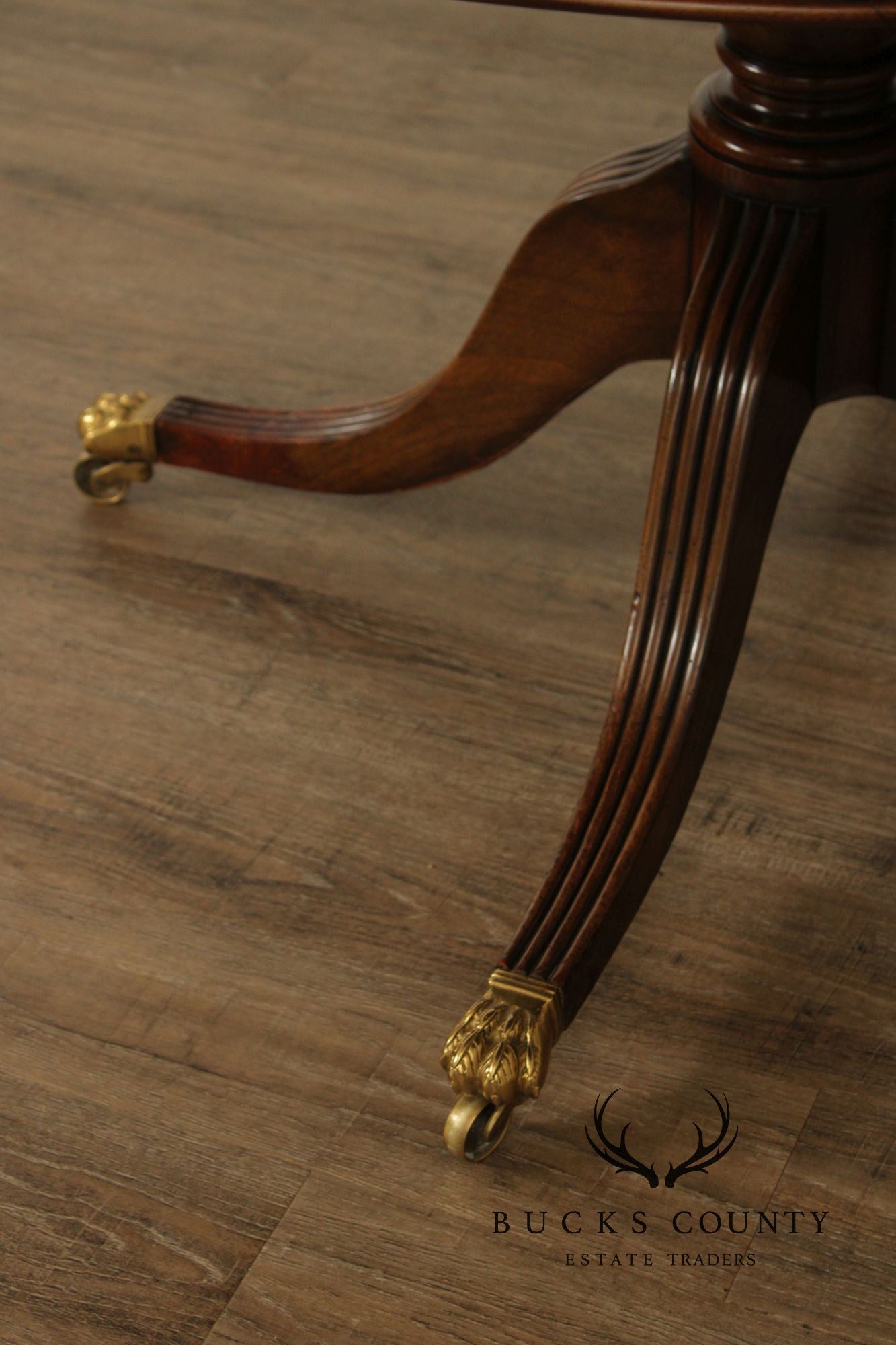 English Regency Style Antique Mahogany Round Pedestal Dining Table With Leaf