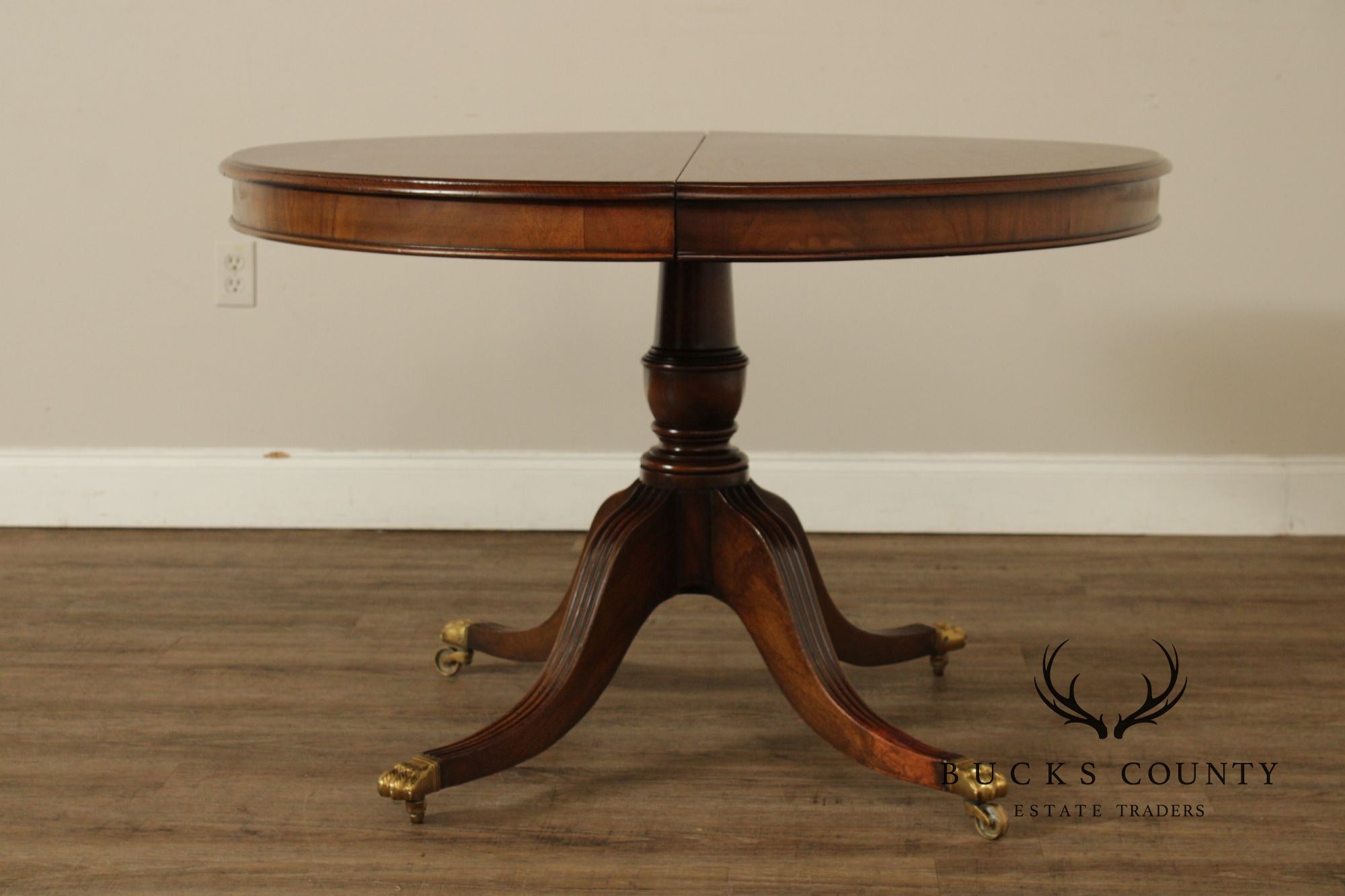 English Regency Style Antique Mahogany Round Pedestal Dining Table With Leaf