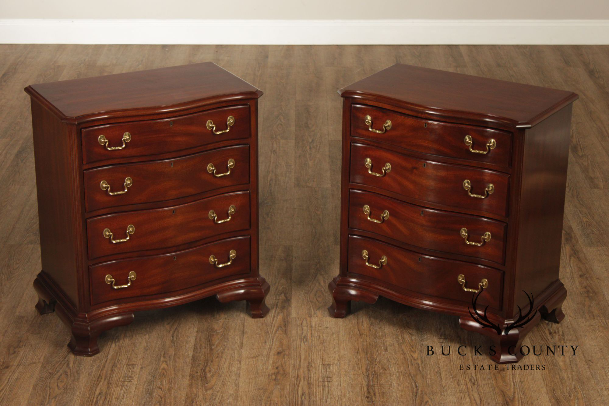 Councill Craftsmen Georgian Style Pair of Mahogany Nightstands