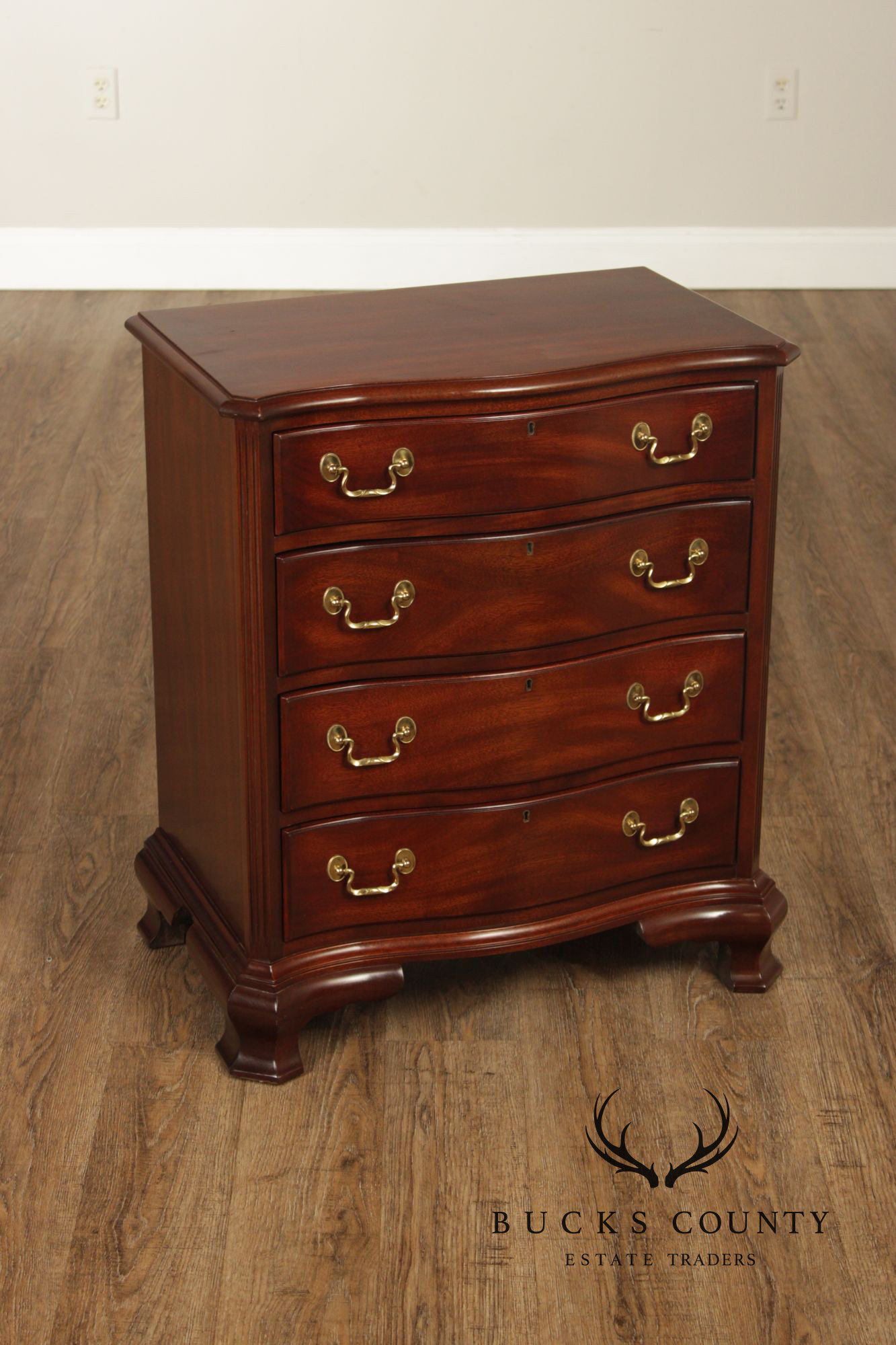 Councill Craftsmen Georgian Style Pair of Mahogany Nightstands