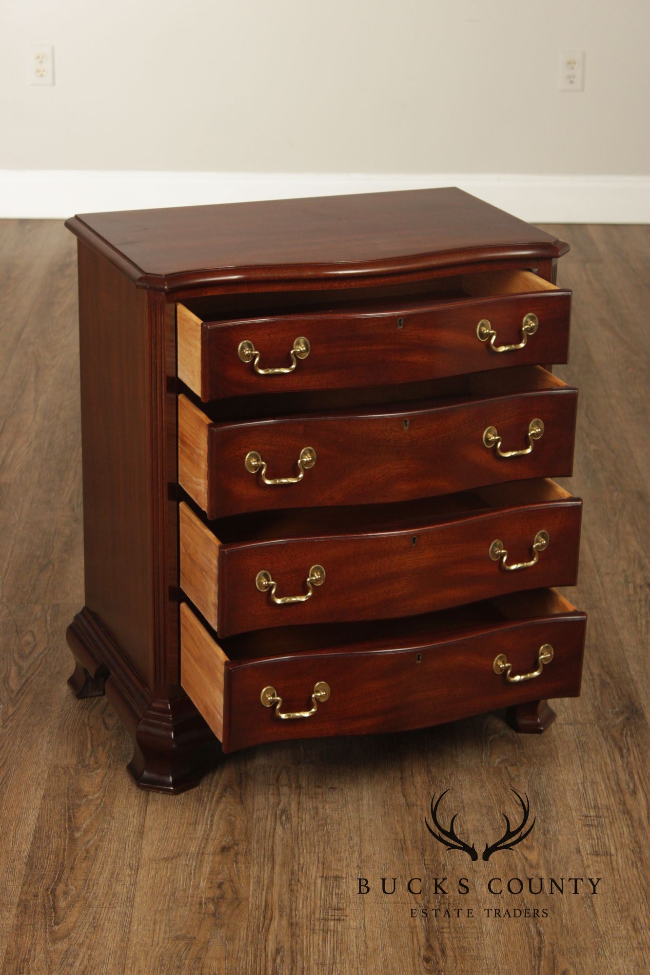 Councill Craftsmen Georgian Style Pair of Mahogany Nightstands