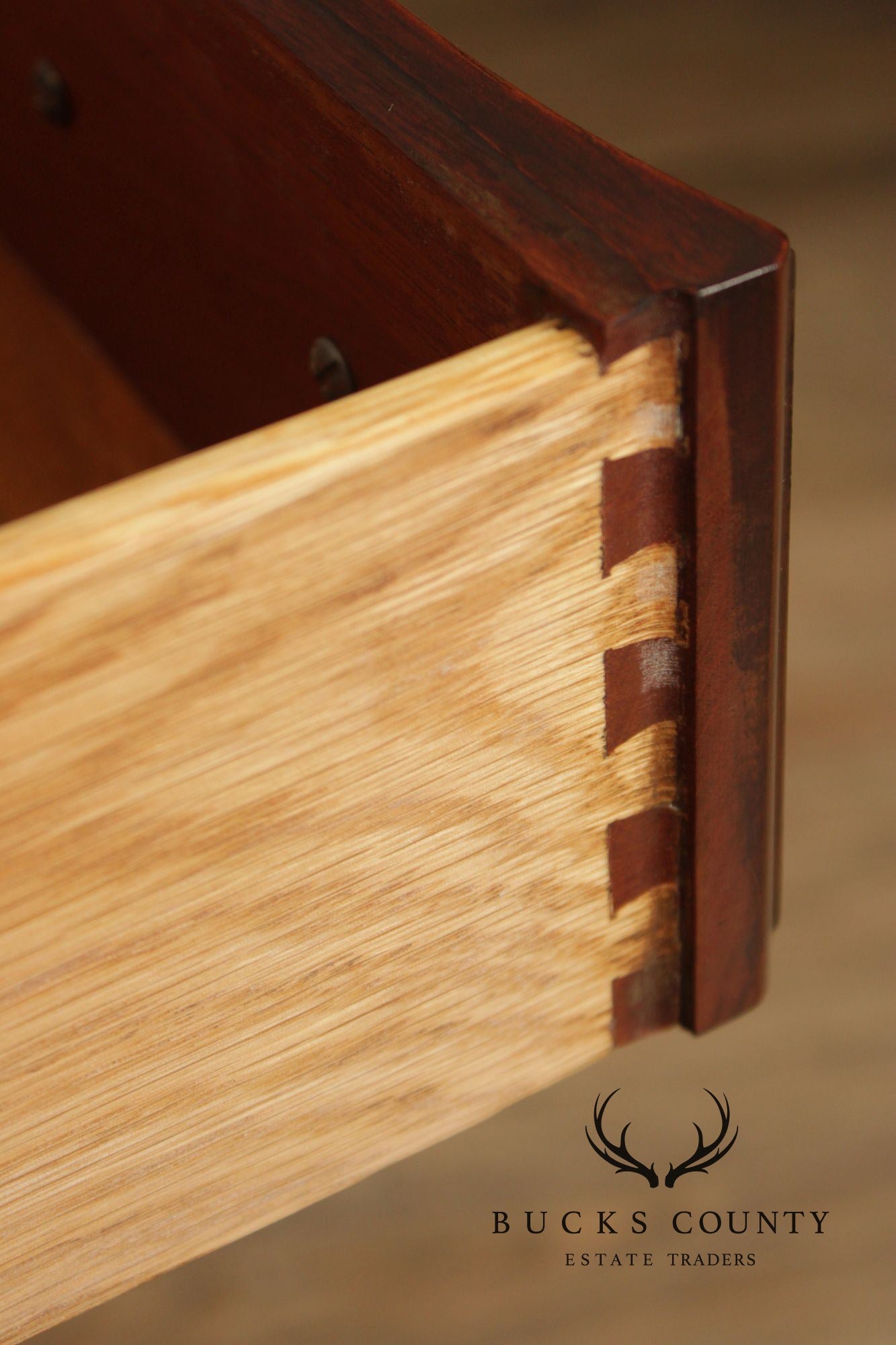 Councill Craftsmen Georgian Style Pair of Mahogany Nightstands