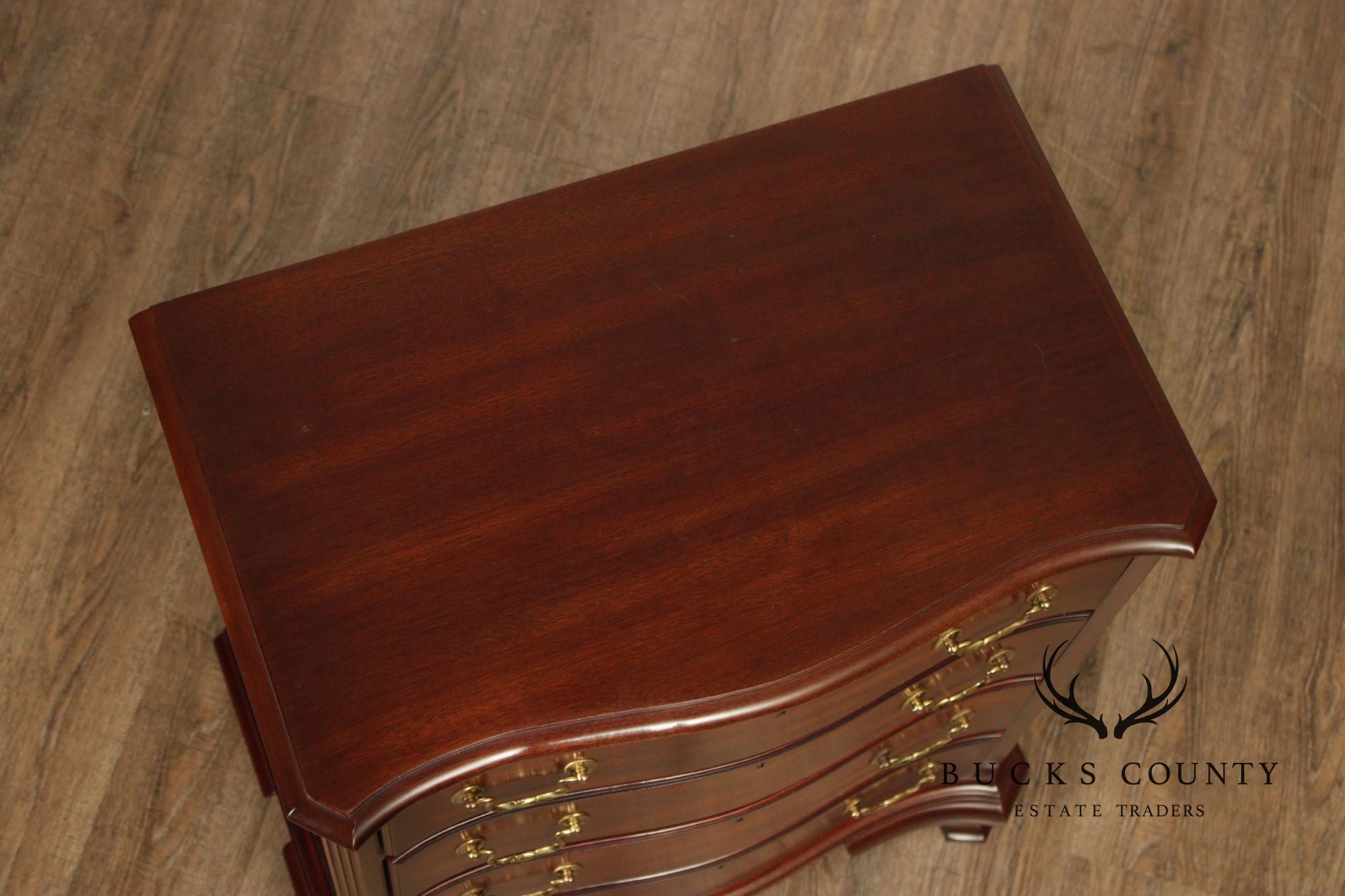 Councill Craftsmen Georgian Style Pair of Mahogany Nightstands