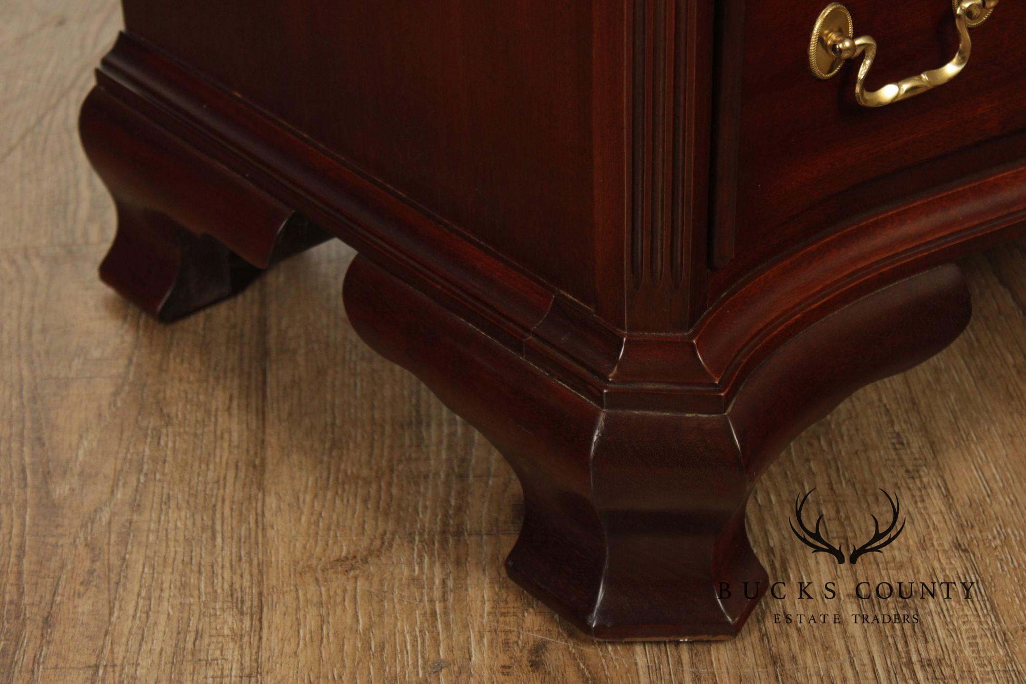 Councill Craftsmen Georgian Style Pair of Mahogany Nightstands