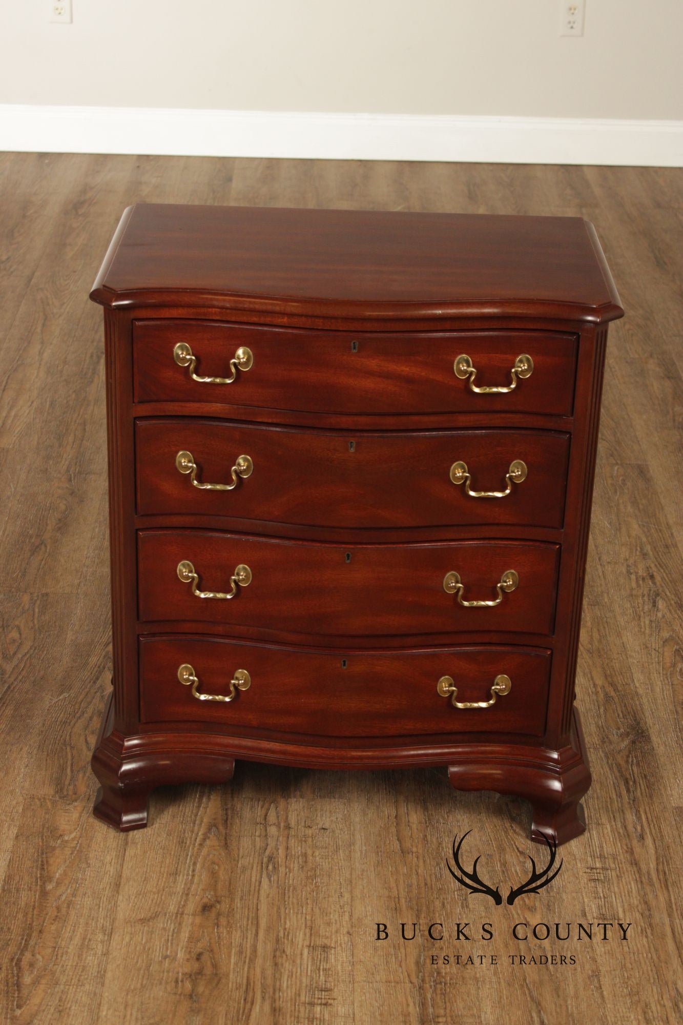 Councill Craftsmen Georgian Style Pair of Mahogany Nightstands