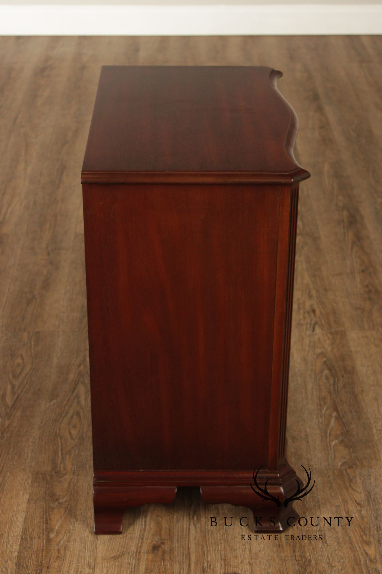 Councill Craftsmen Georgian Style Pair of Mahogany Nightstands