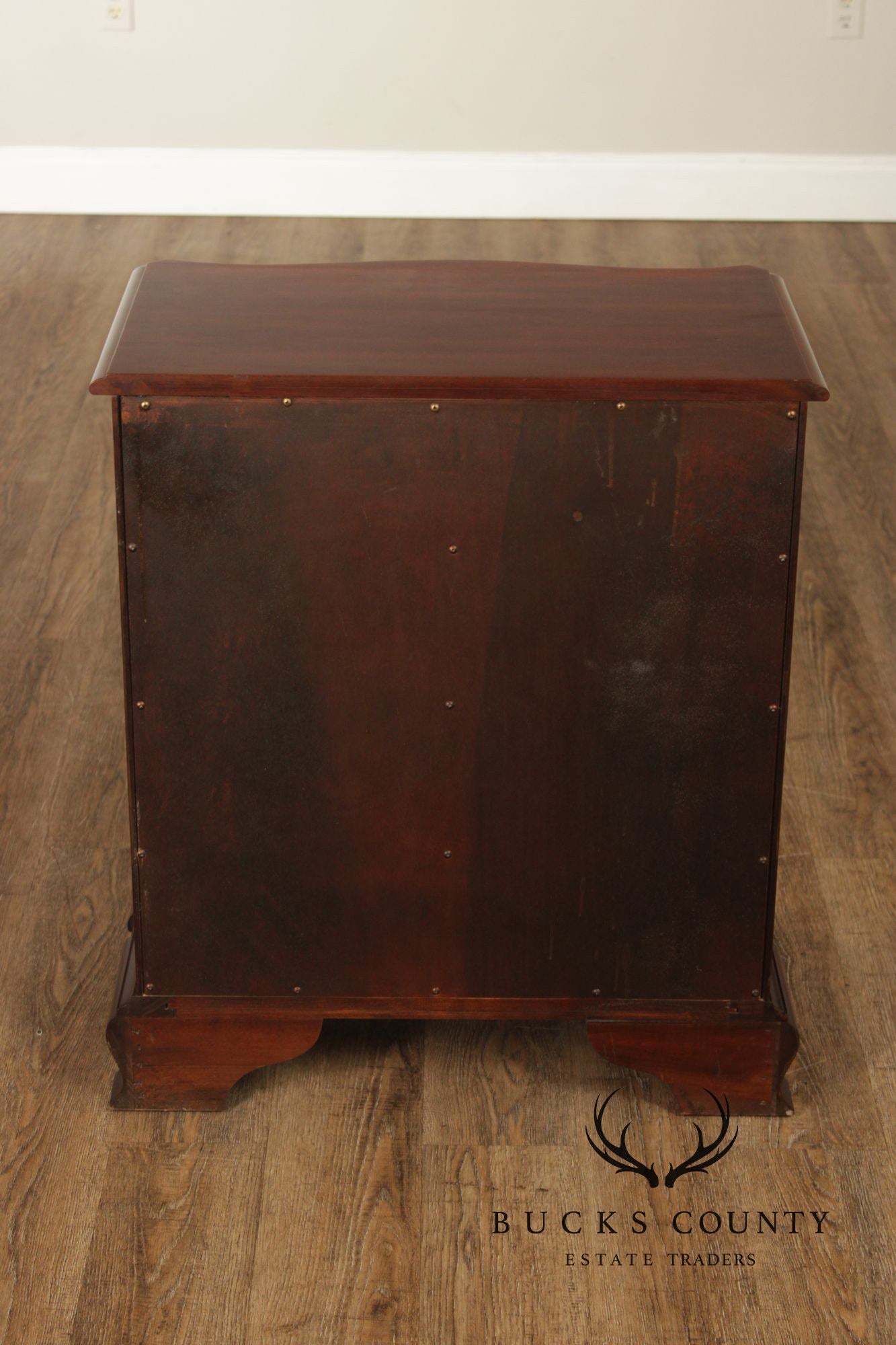 Councill Craftsmen Georgian Style Pair of Mahogany Nightstands