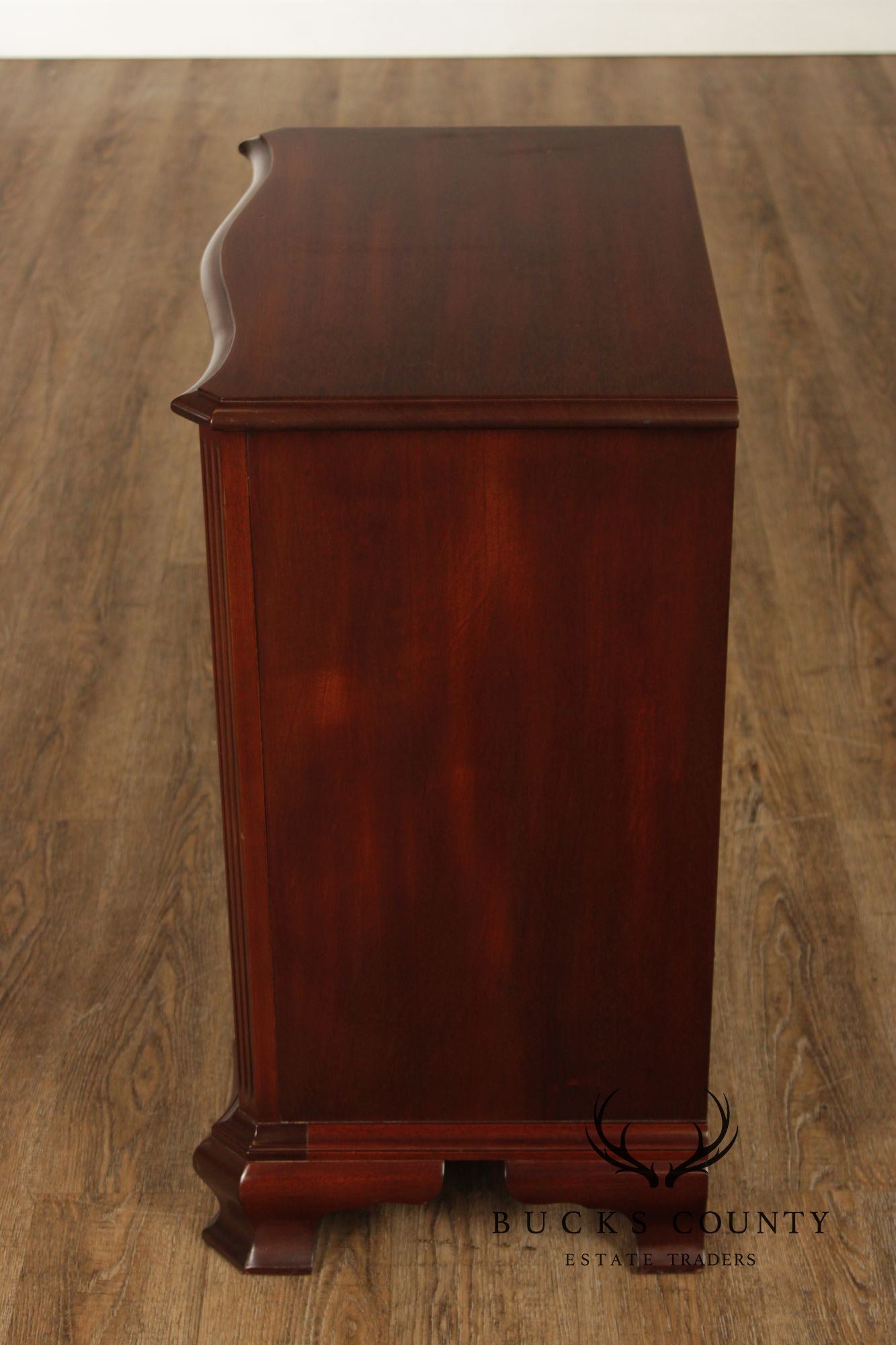 Councill Craftsmen Georgian Style Pair of Mahogany Nightstands