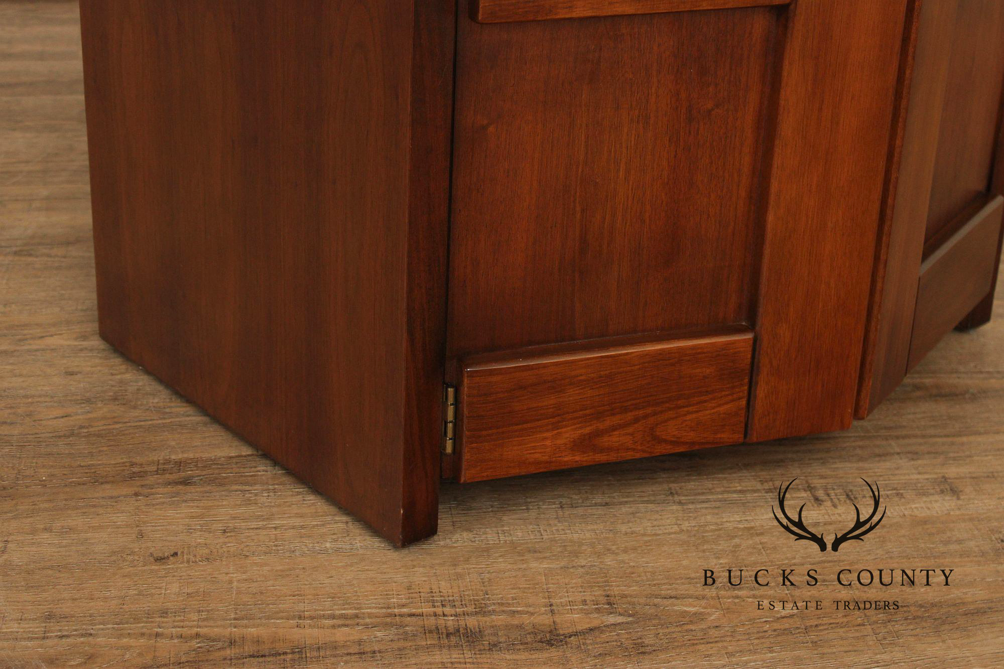 Lane Furniture Mid Century Modern Walnut Cabinet End Table