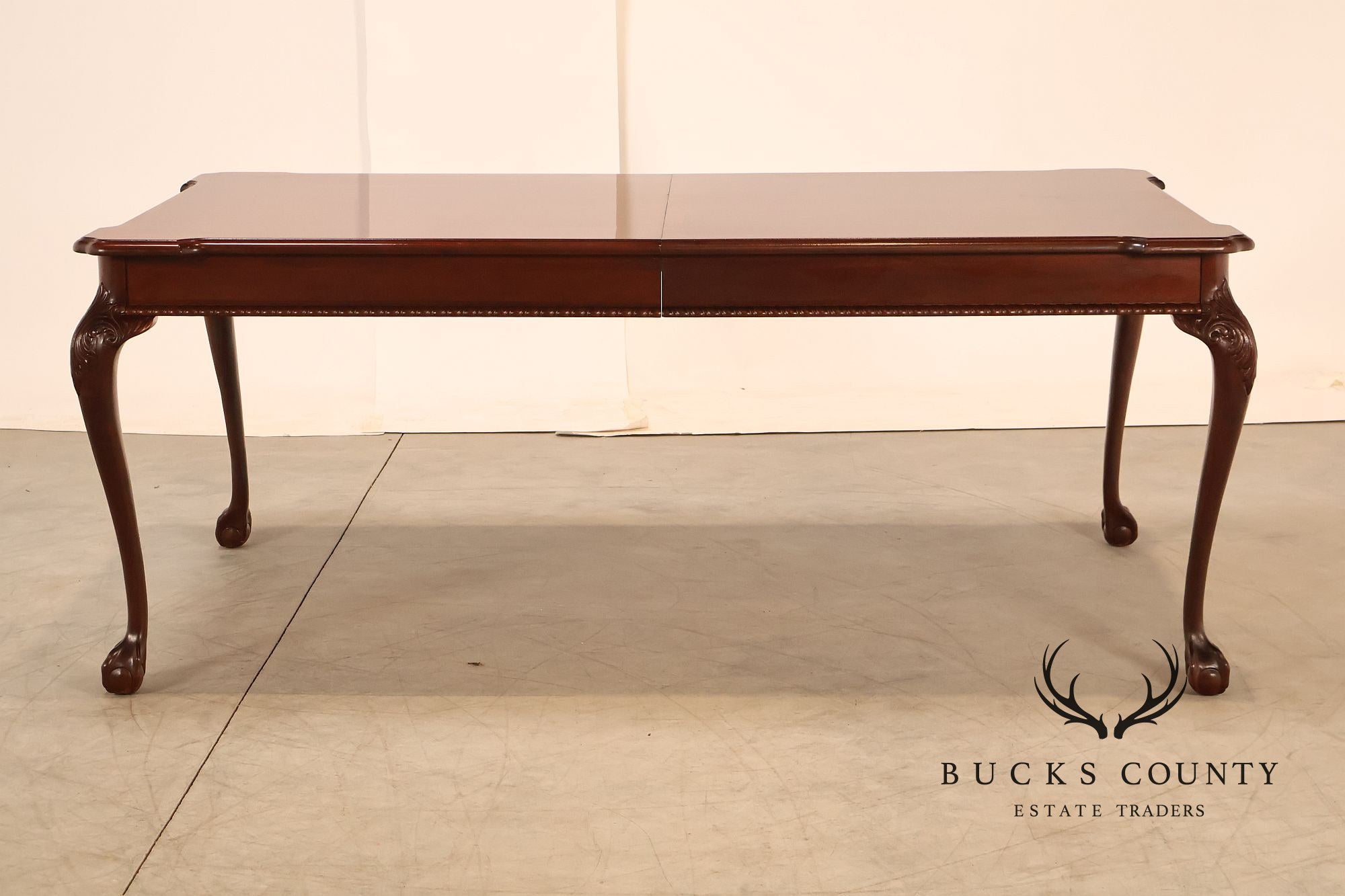 Lexington Furniture Chippendale Style Mahogany Expandable Dining Table