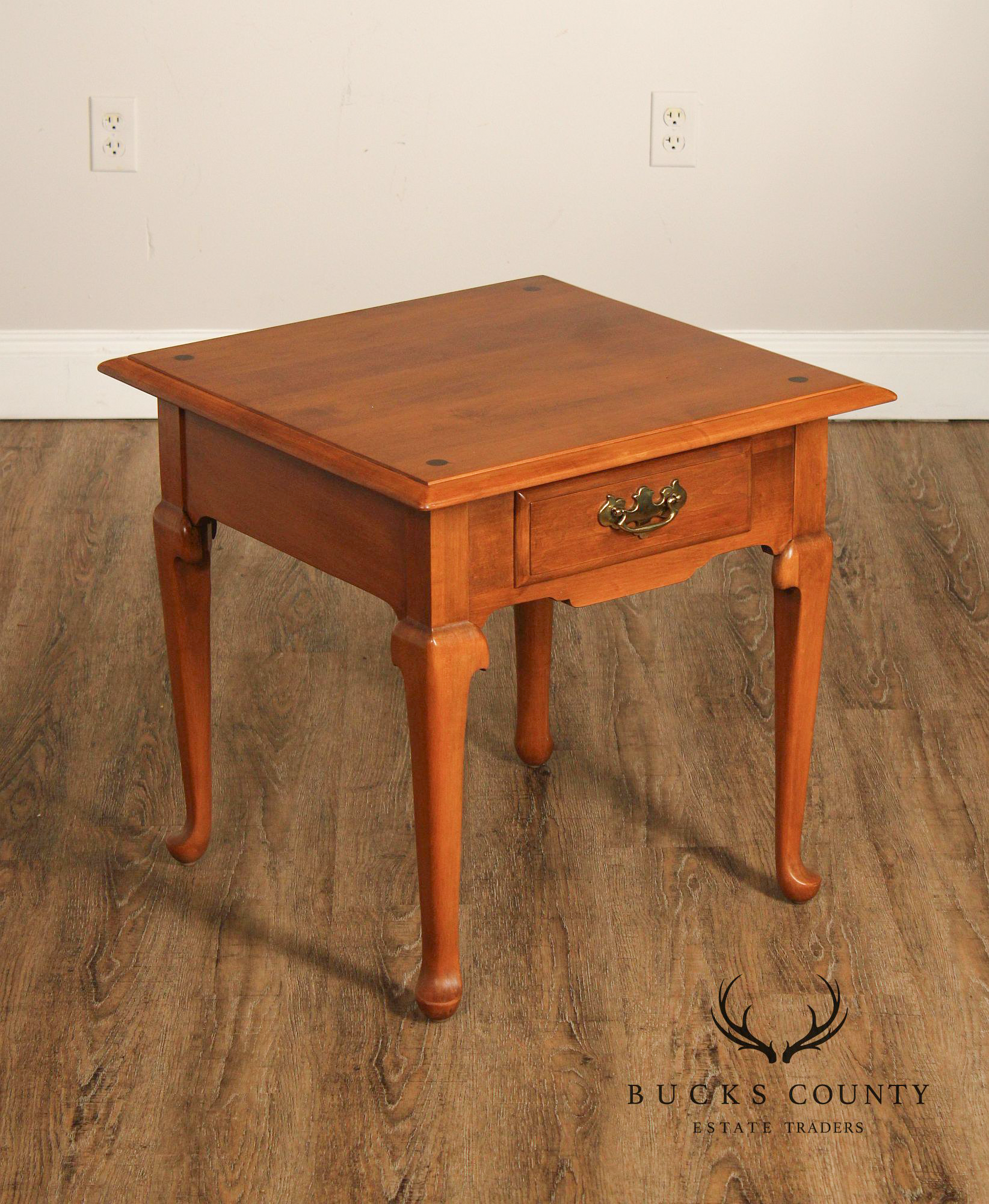Ethan Allen Queen Anne Style Maple End Table