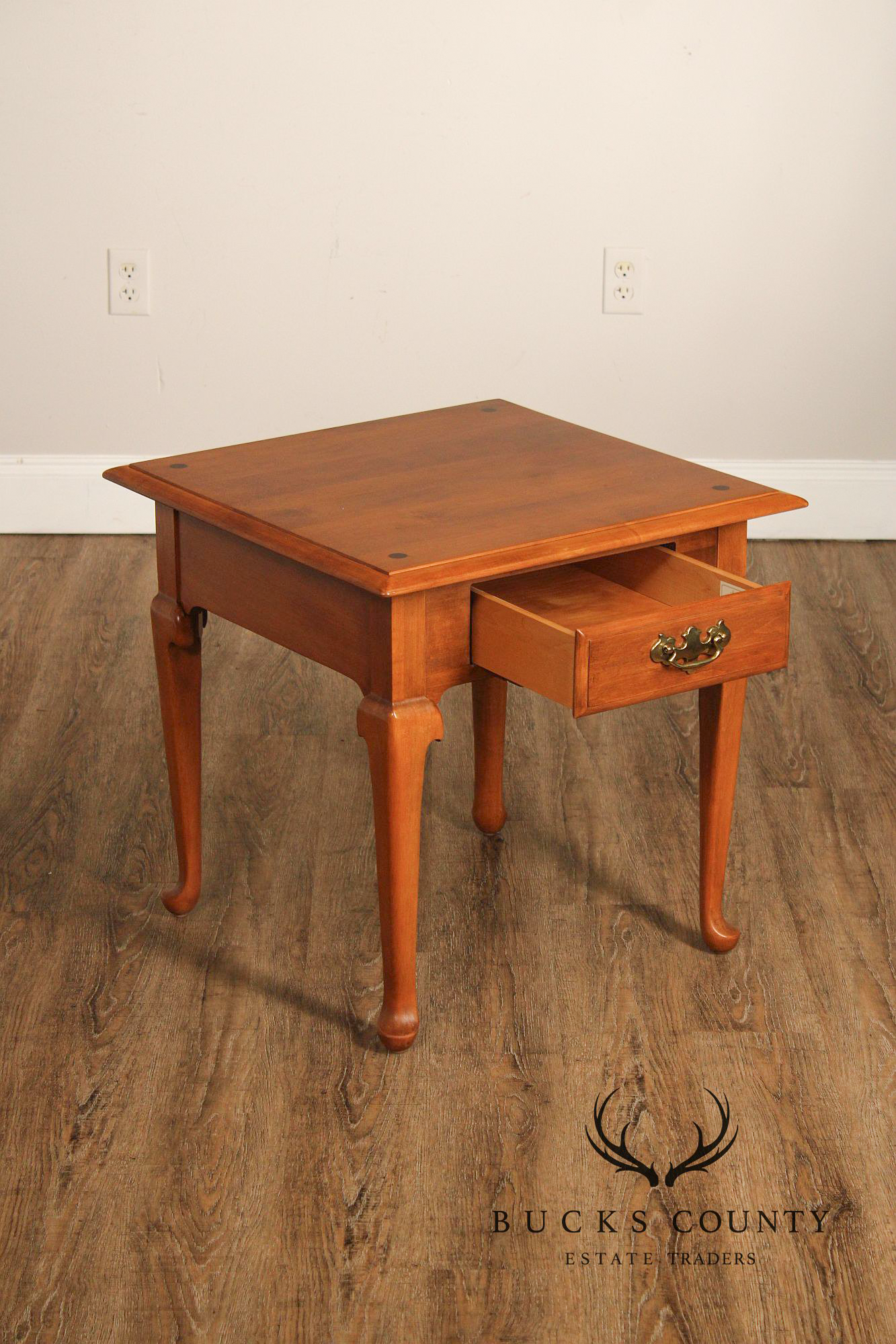 Ethan Allen Queen Anne Style Maple End Table