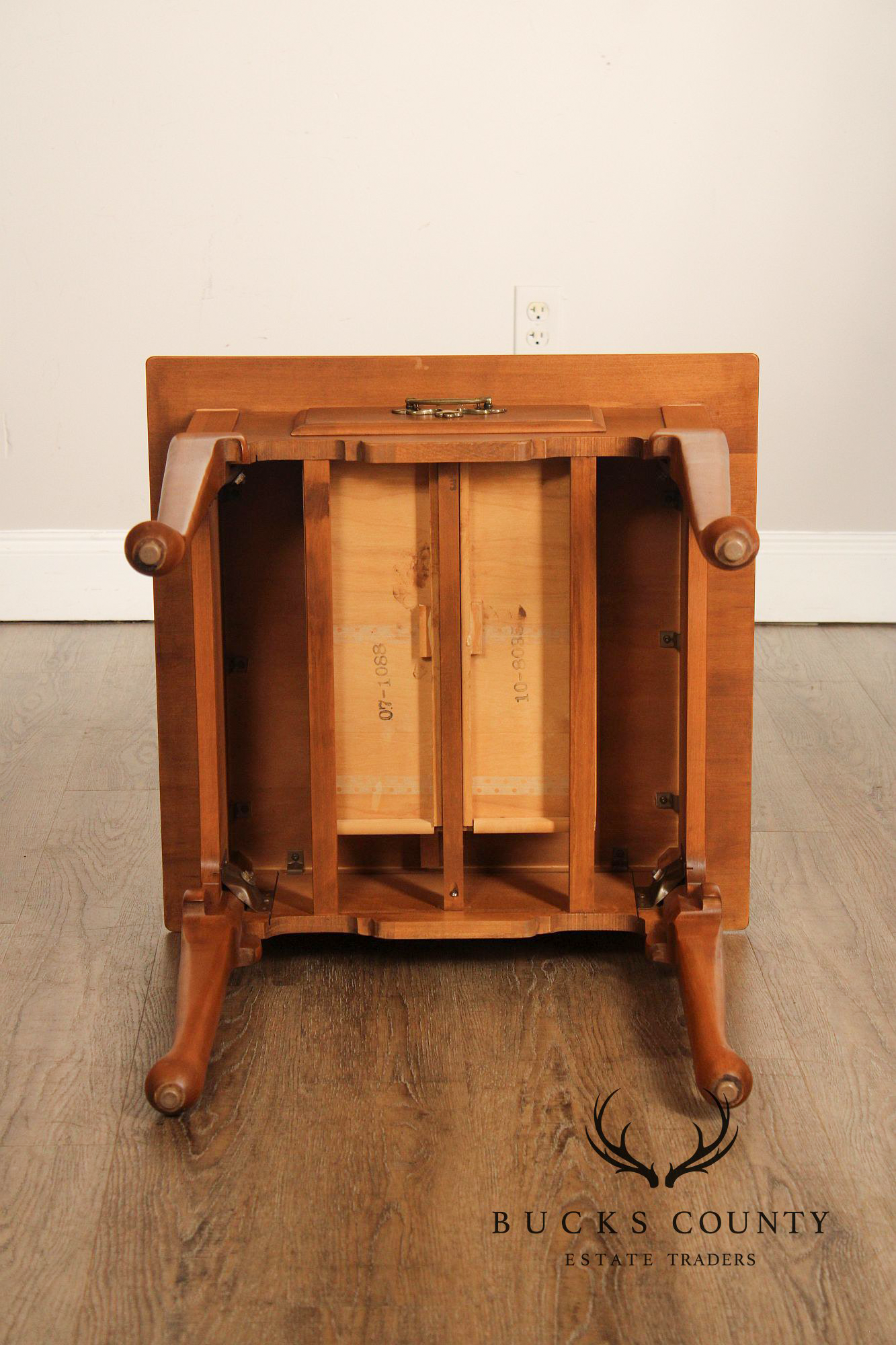 Ethan Allen Queen Anne Style Maple End Table