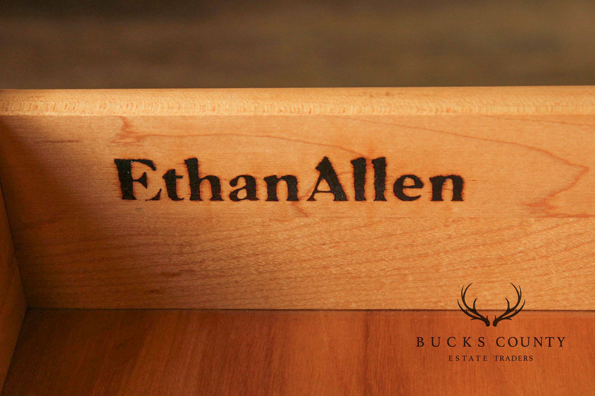 Ethan Allen Queen Anne Style Maple End Table
