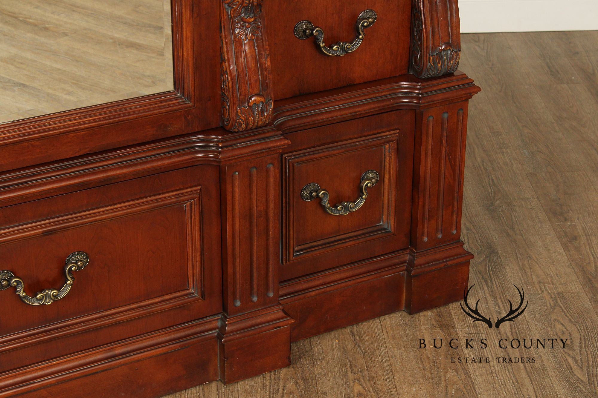 Pulaski Furniture Georgian Style Gentleman's Chest