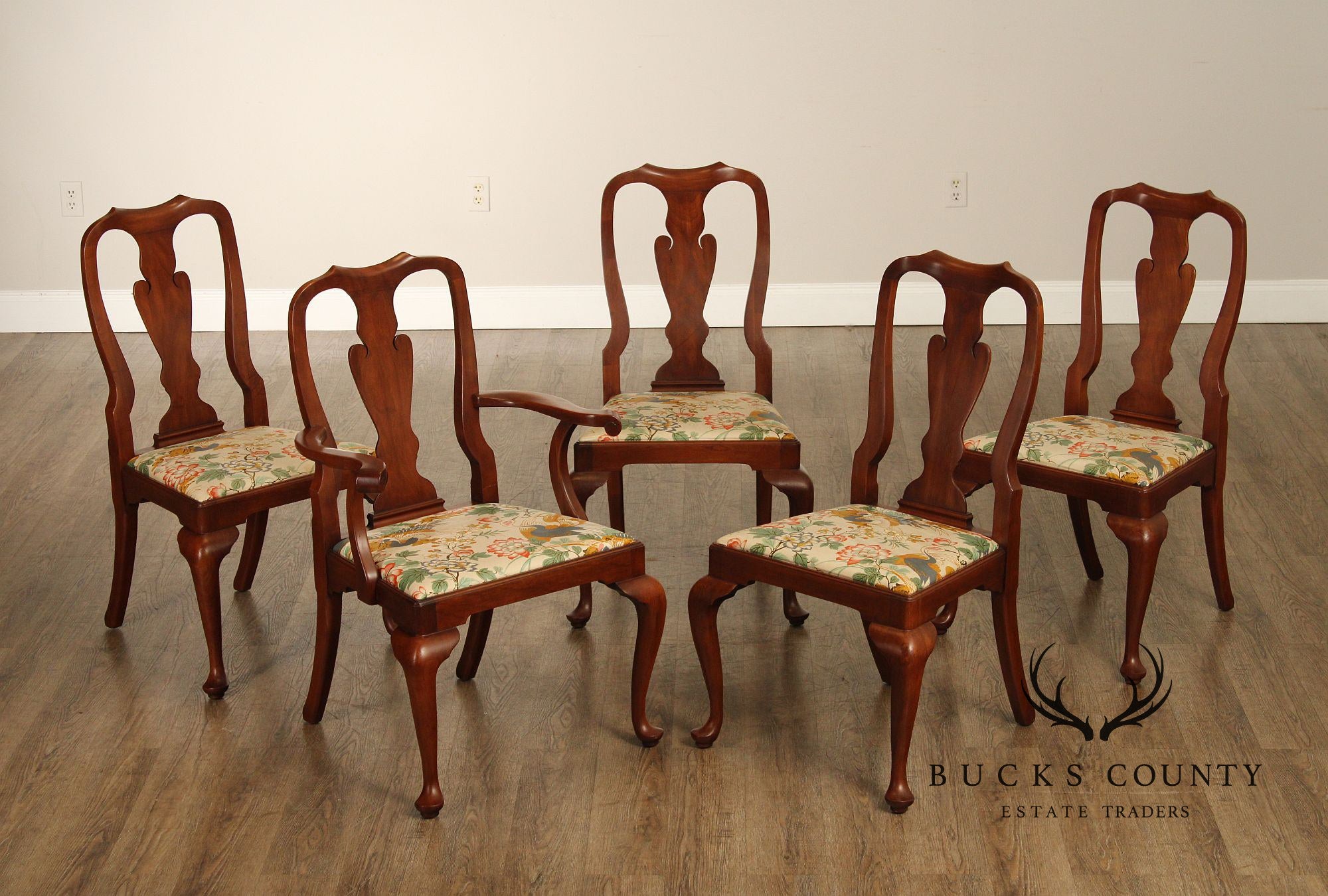 Henkel Harris Queen Anne Style Vintage Set of Five Cherry Dining Chairs