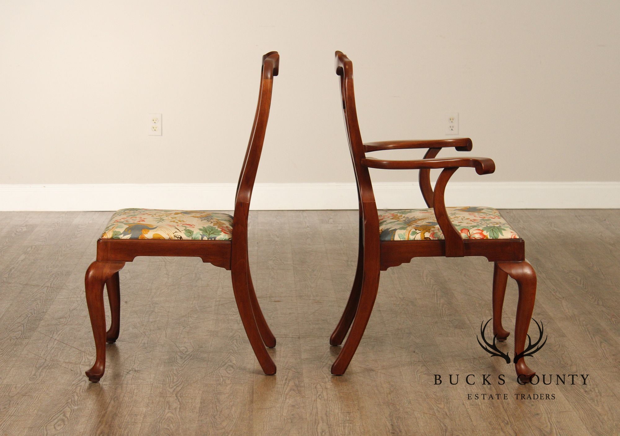 Henkel Harris Queen Anne Style Vintage Set of Five Cherry Dining Chairs