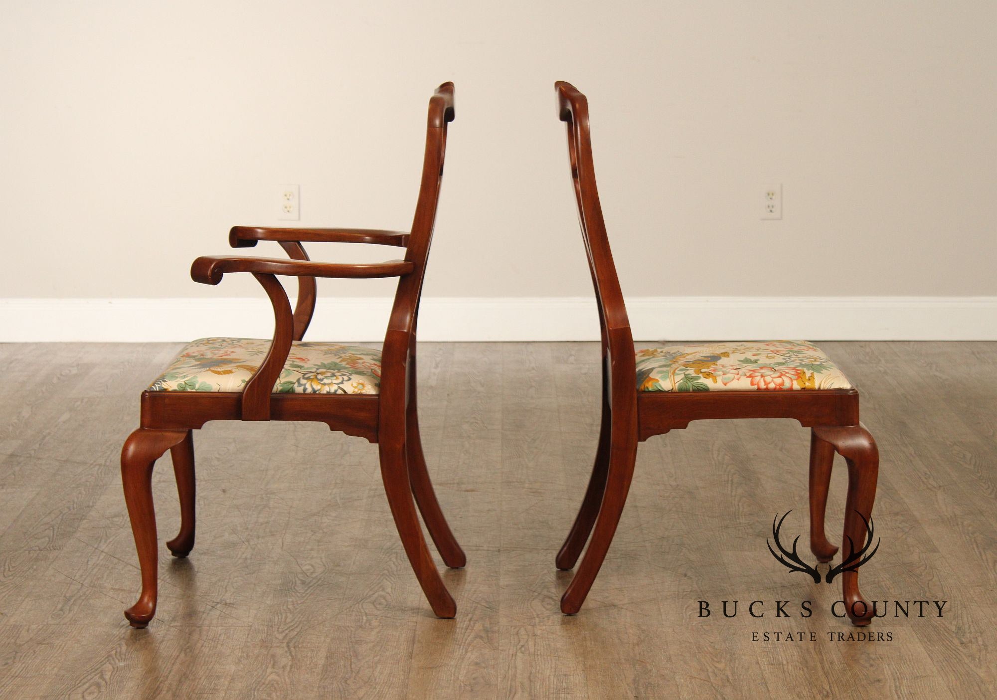Henkel Harris Queen Anne Style Vintage Set of Five Cherry Dining Chairs