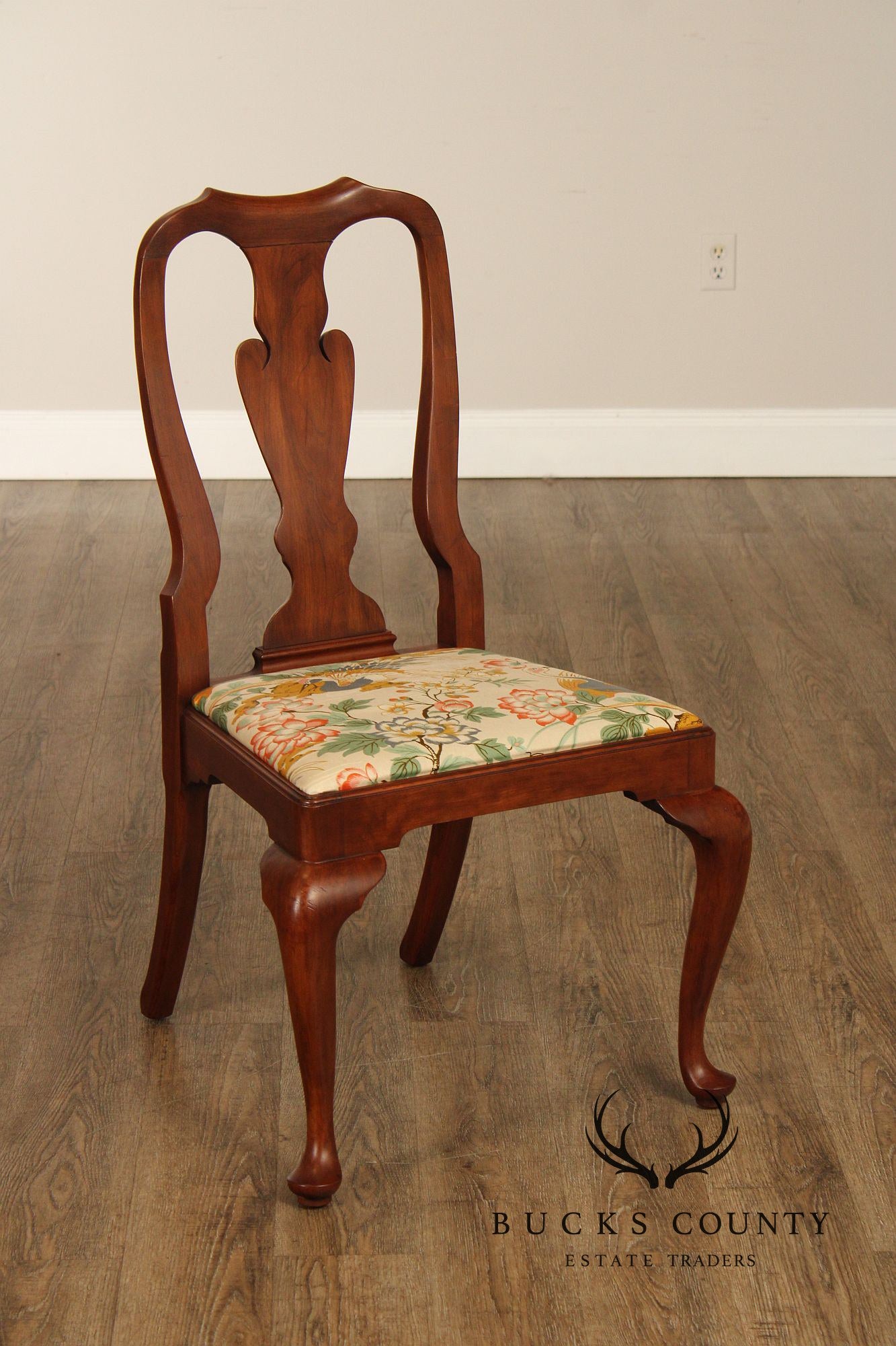 Henkel Harris Queen Anne Style Vintage Set of Five Cherry Dining Chairs