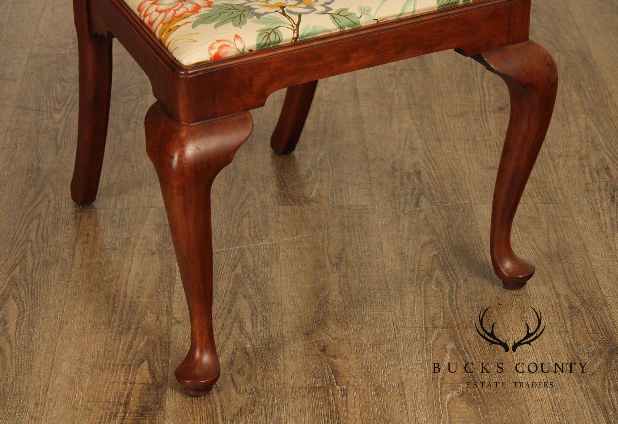 Henkel Harris Queen Anne Style Vintage Set of Five Cherry Dining Chairs