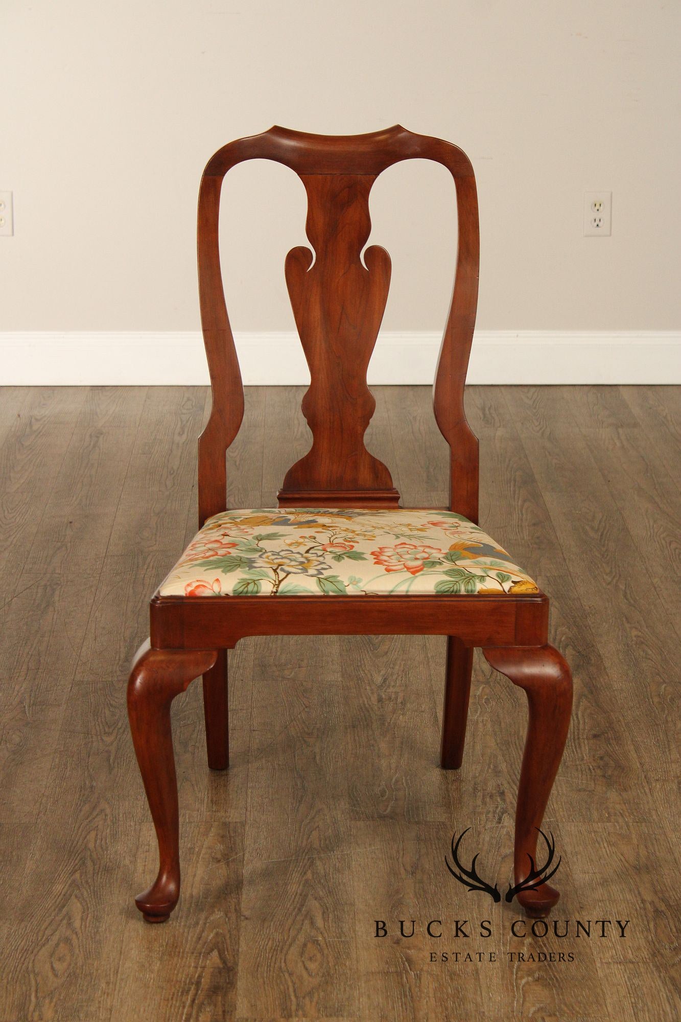 Henkel Harris Queen Anne Style Vintage Set of Five Cherry Dining Chairs
