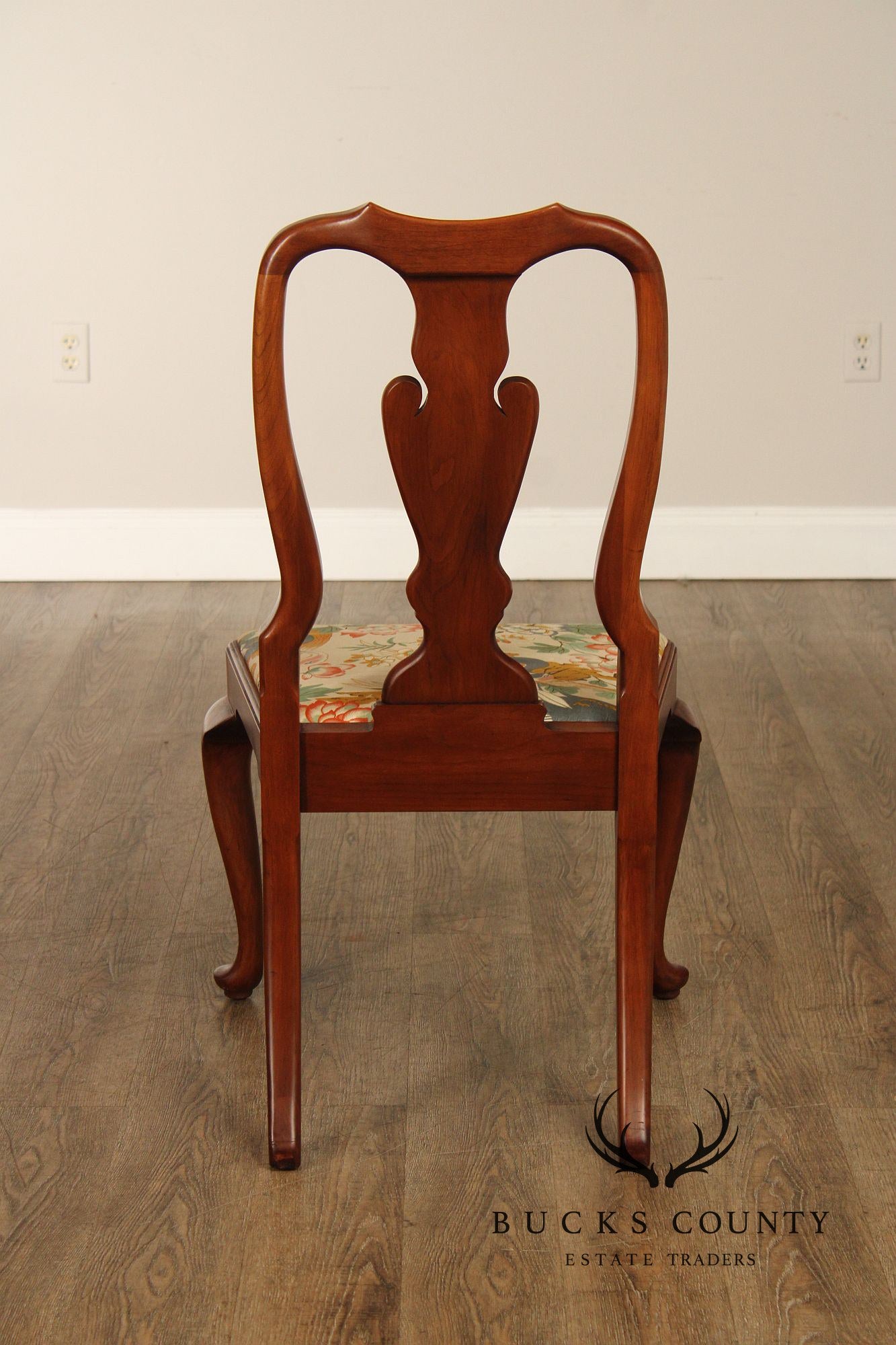 Henkel Harris Queen Anne Style Vintage Set of Five Cherry Dining Chairs