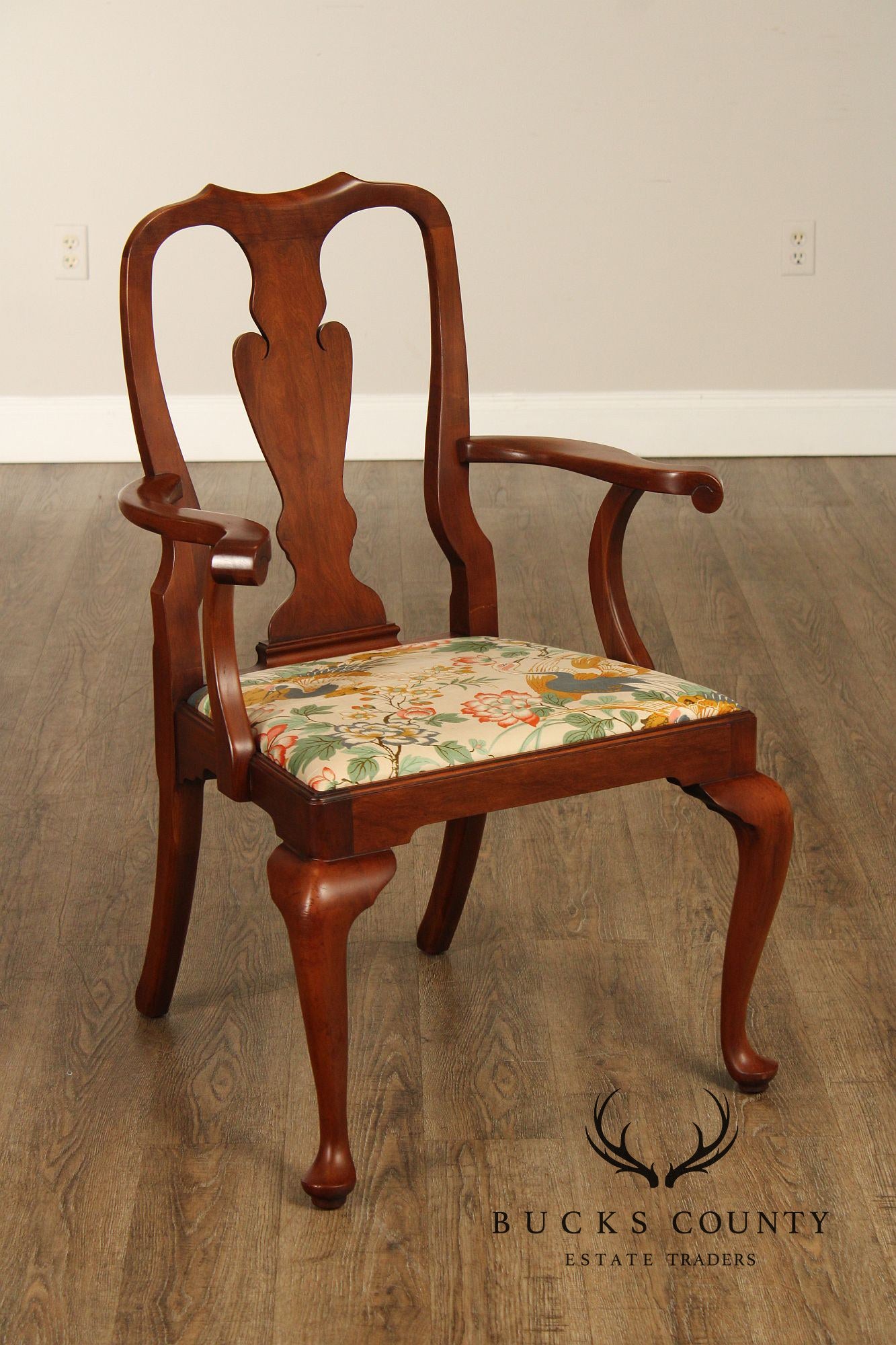 Henkel Harris Queen Anne Style Vintage Set of Five Cherry Dining Chairs