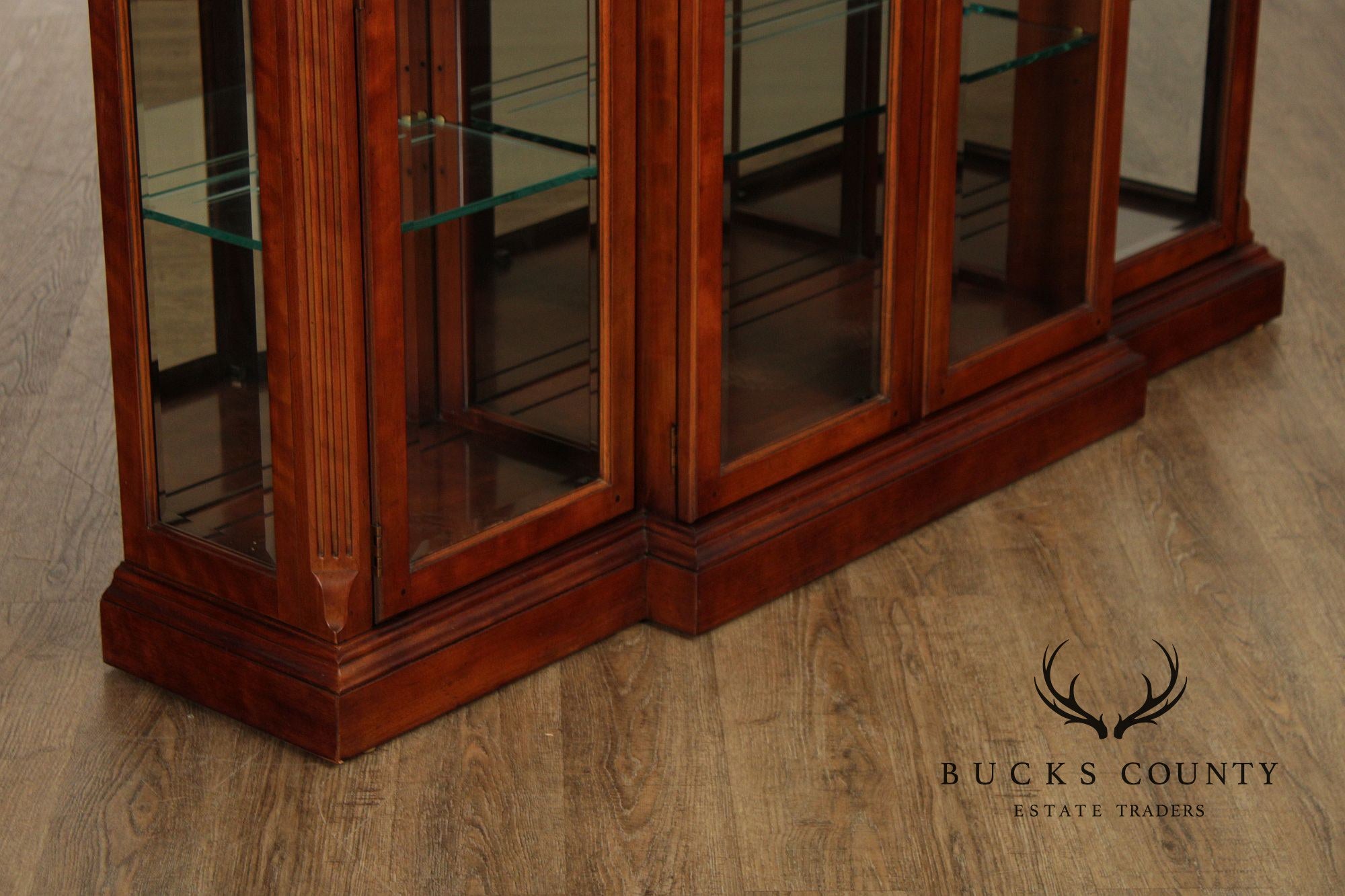 Henredon Georgian Style Large Four Door Curio Display Cabinet