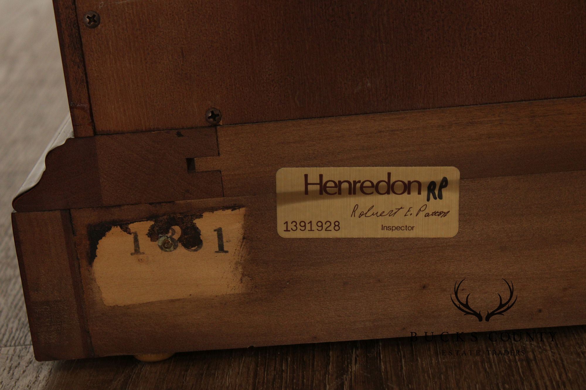 Henredon Georgian Style Large Four Door Curio Display Cabinet