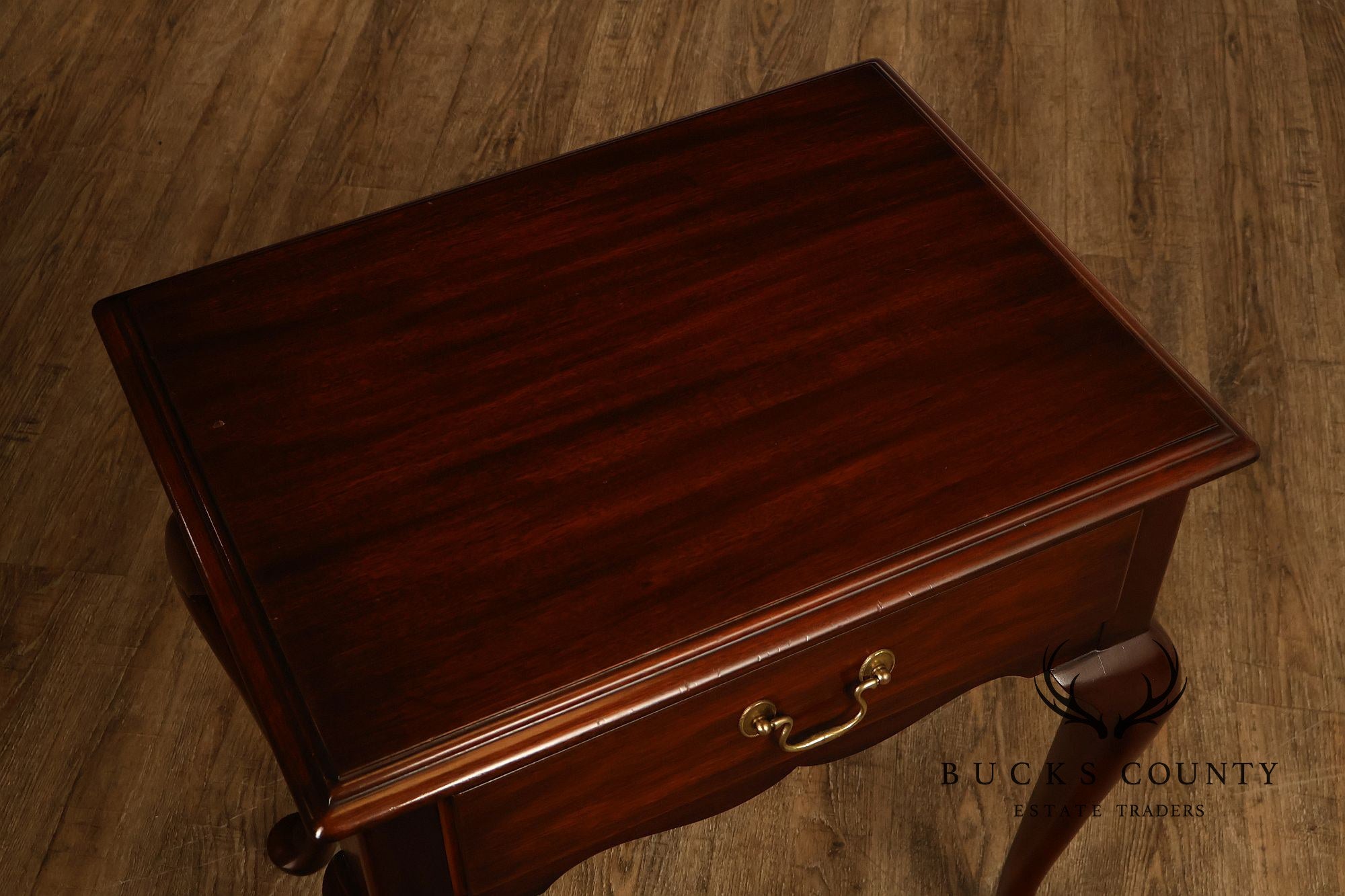 Henkel Harris Virginia Galleries Queen Anne Style Pair Of Mahogany One Drawer Nightstands