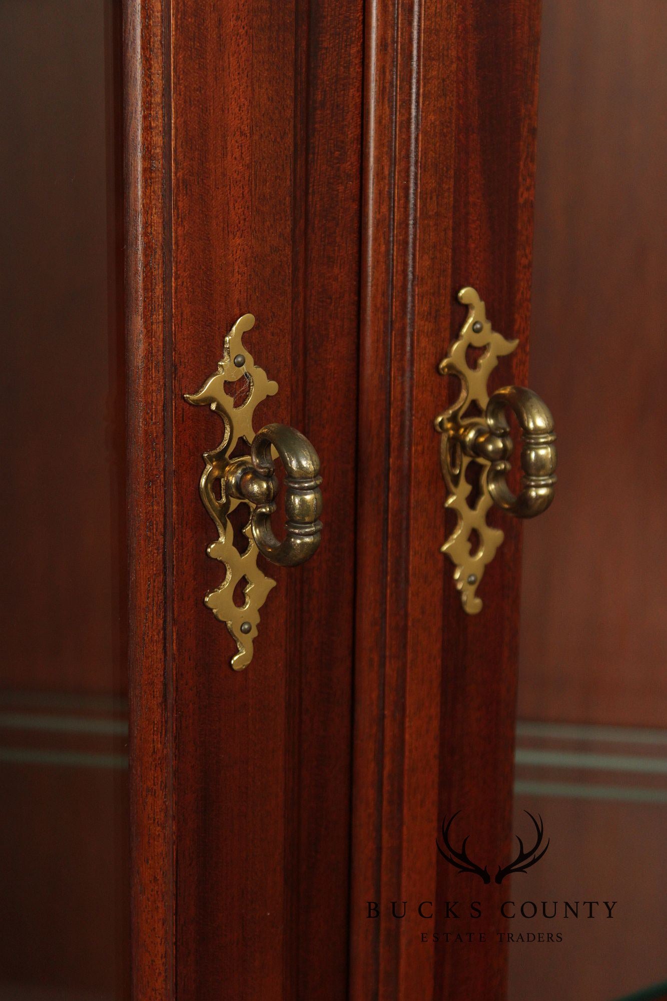 Traditional Solid Mahogany Lighted Corner Cabinet