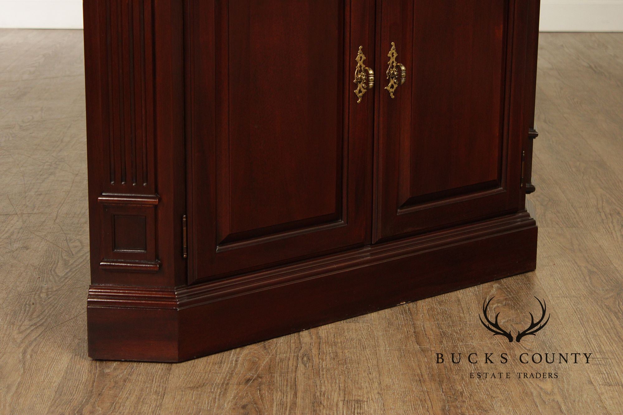 Traditional Solid Mahogany Lighted Corner Cabinet
