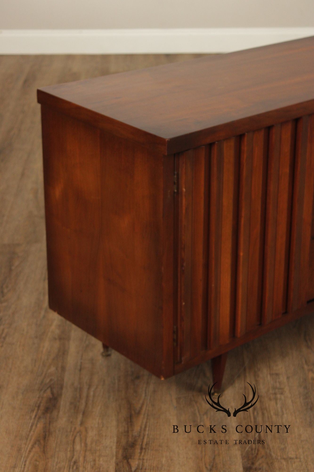 United Furniture Mid Century Modern Walnut & Burl Long Credenza Sideboard