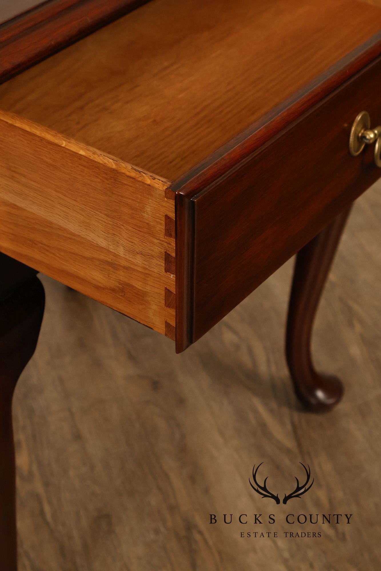 Henkel Harris Virginia Galleries Queen Anne Style Pair Of Mahogany One Drawer Nightstands