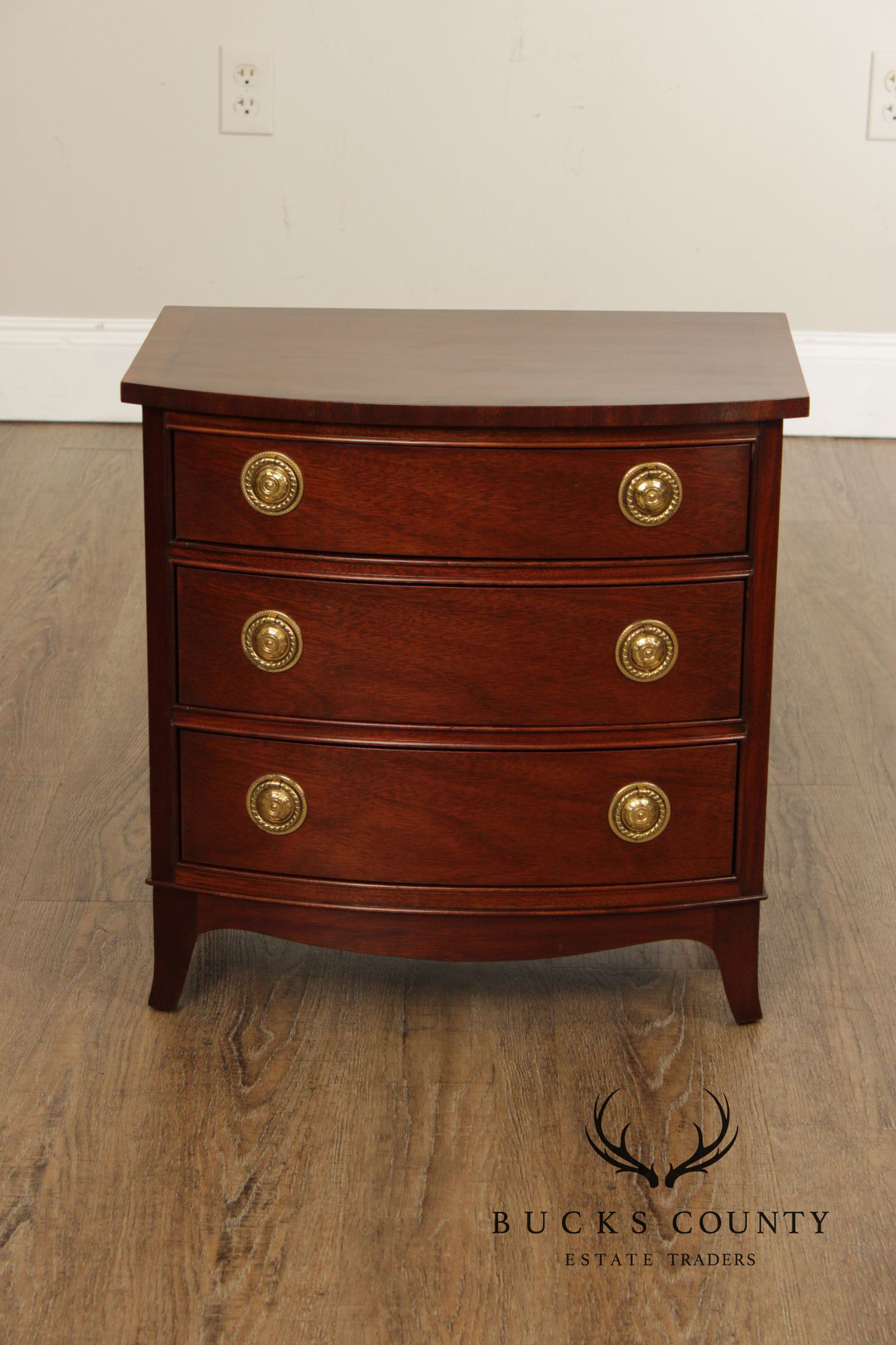 Councill Craftsmen Hepplewhite Style Mahogany Bowfront Nightstand Chest