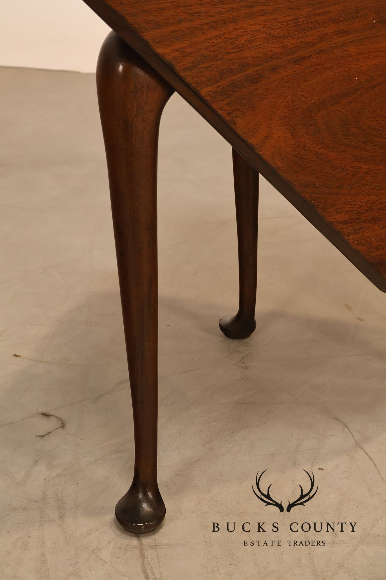 Kittinger Colonial Williamsburg Mahogany Drop-Leaf Napkin Table