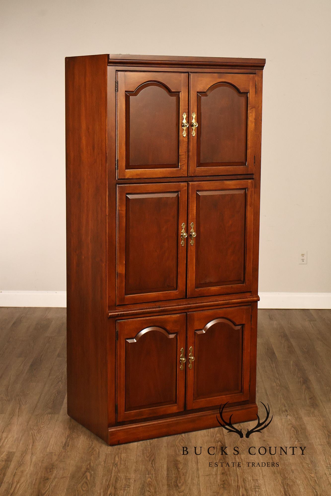 Thomasville Traditional Cherry Finish Entertainment Armoire Media Cabinet