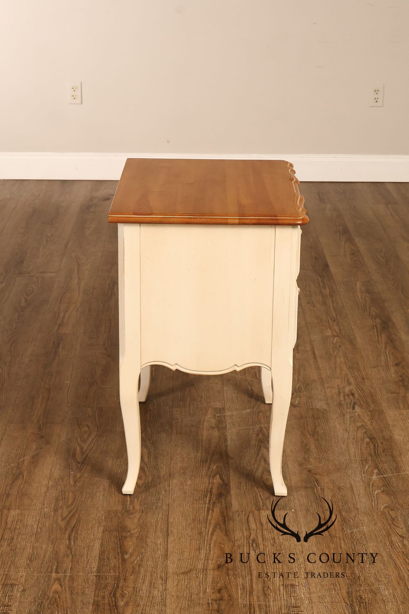 Ethan Allen French Country Style Pair of Painted Nightstands