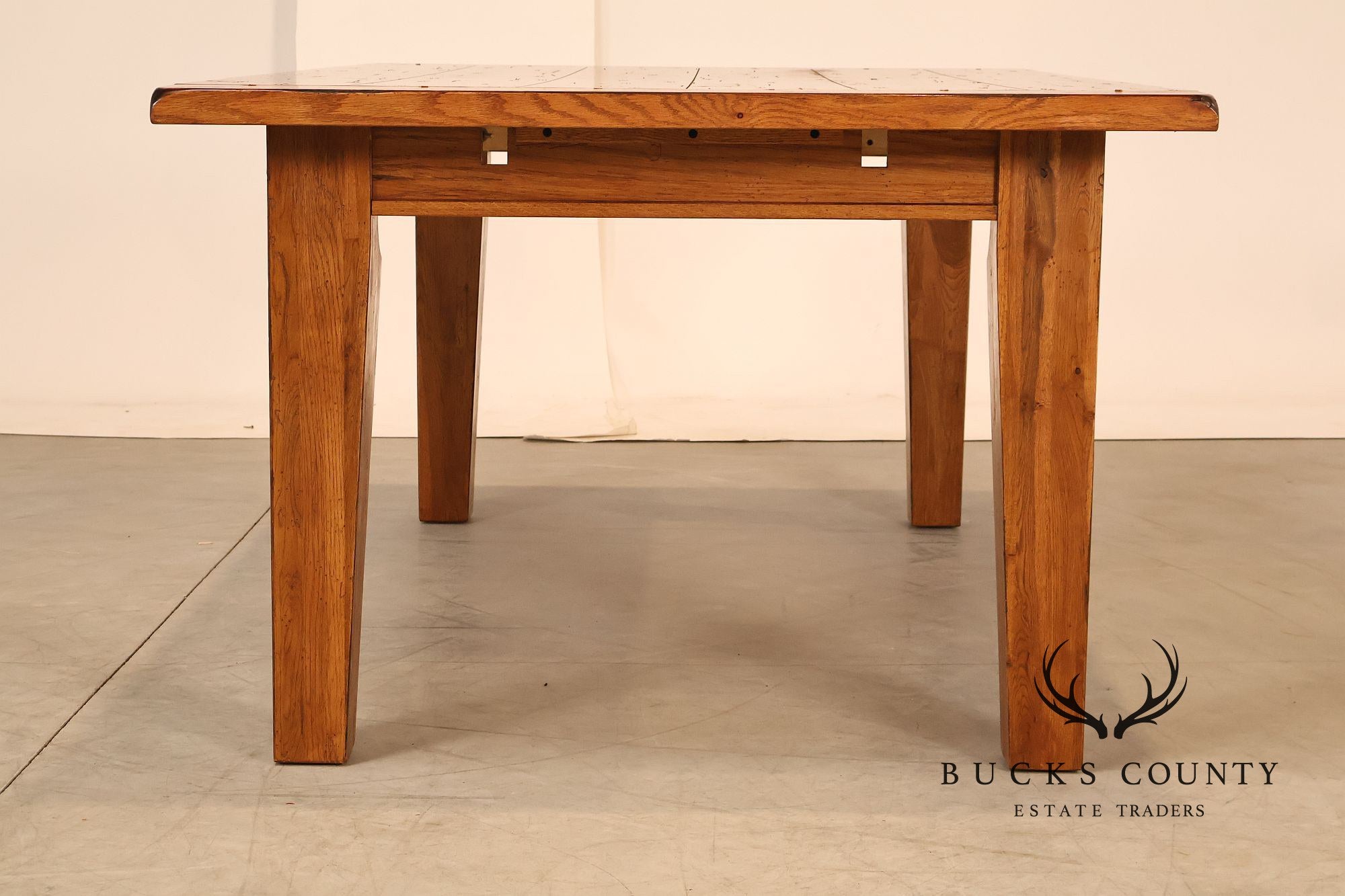 Broyhill Attic Heirlooms Farmhouse Extending Dining Table
